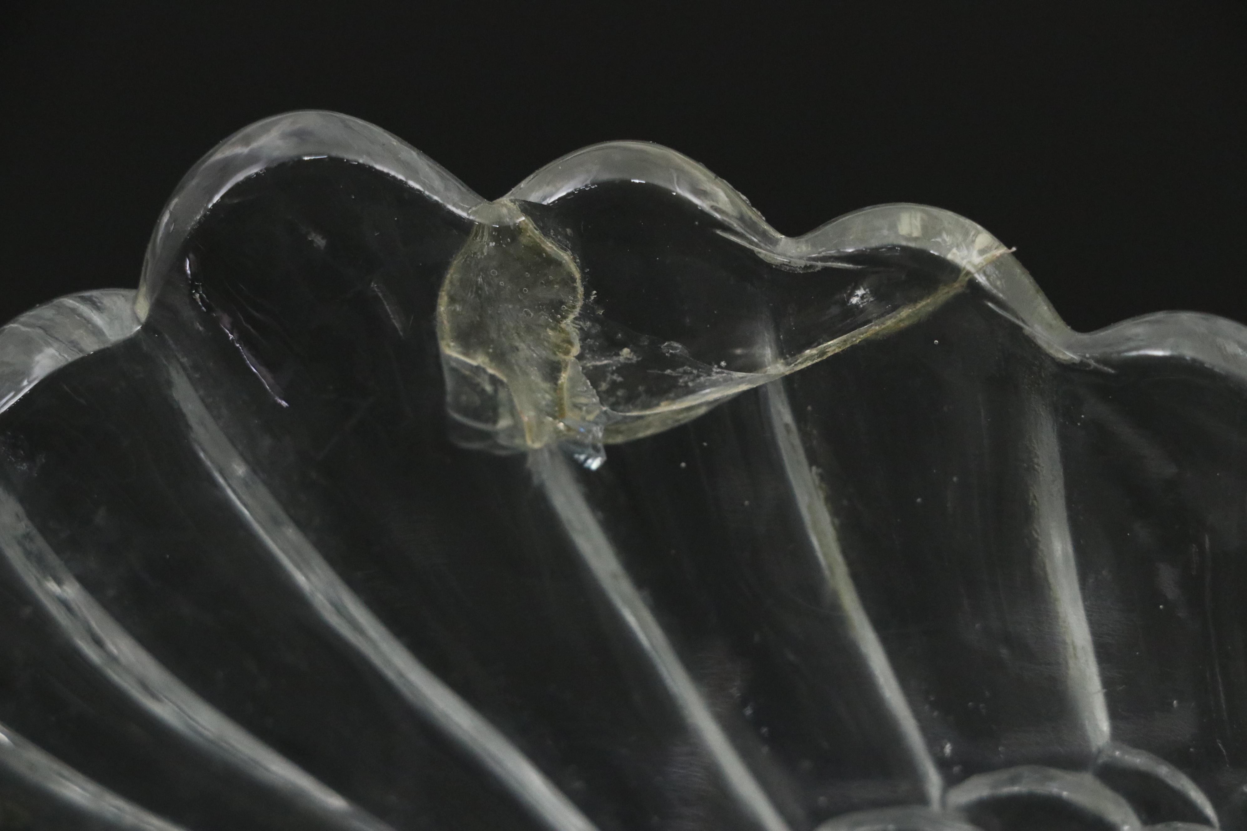 Cambridge "Cambridge Swans" Glass Bowl with Other Glass Swan Table Décor