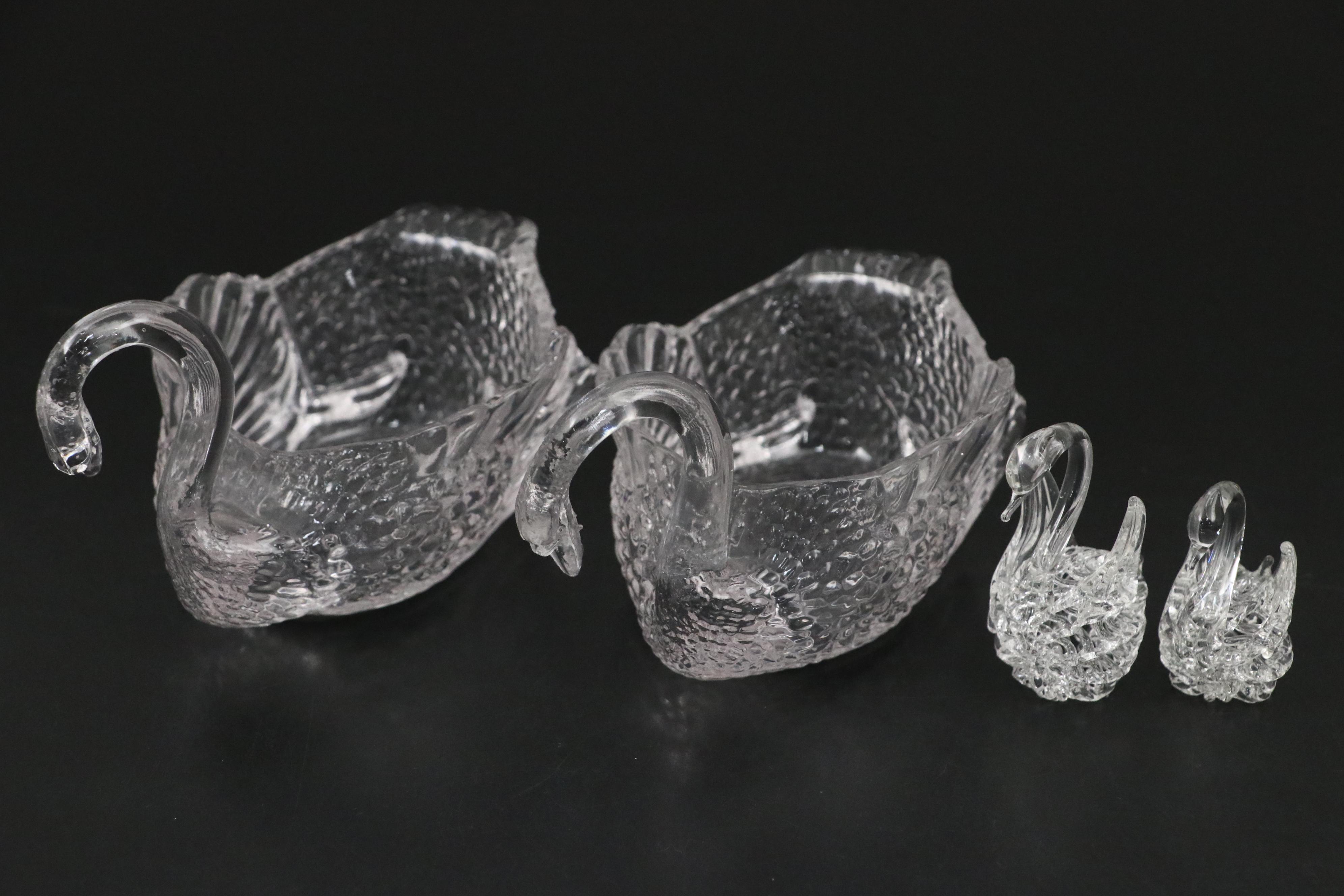 Cambridge "Cambridge Swans" Glass Bowl with Other Glass Swan Table Décor