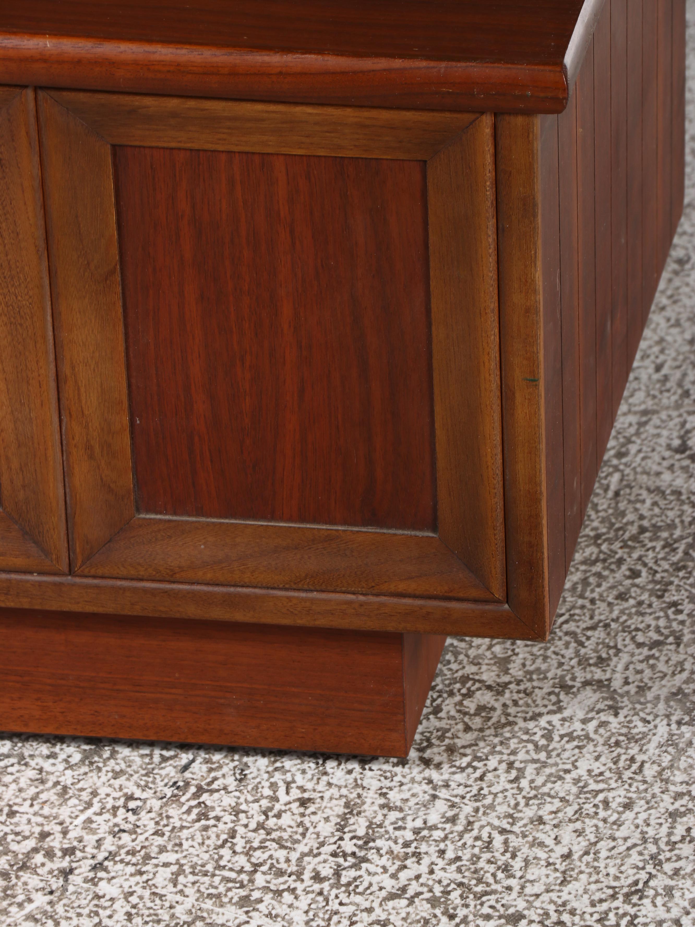 Mid Century Modern Style Lane Cedar Lined Chest, Mid to Late 20th Century