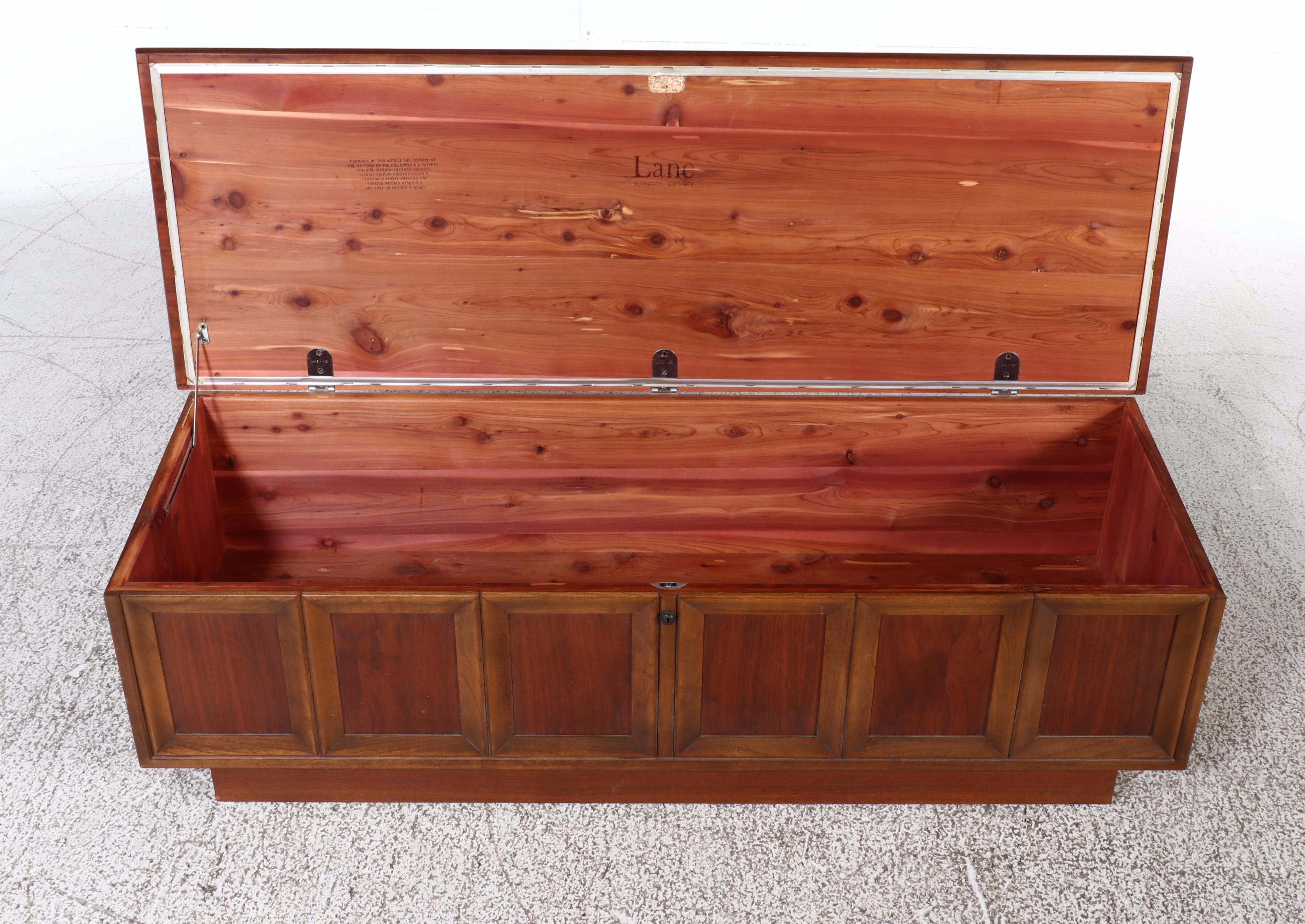 Mid Century Modern Style Lane Cedar Lined Chest, Mid to Late 20th Century