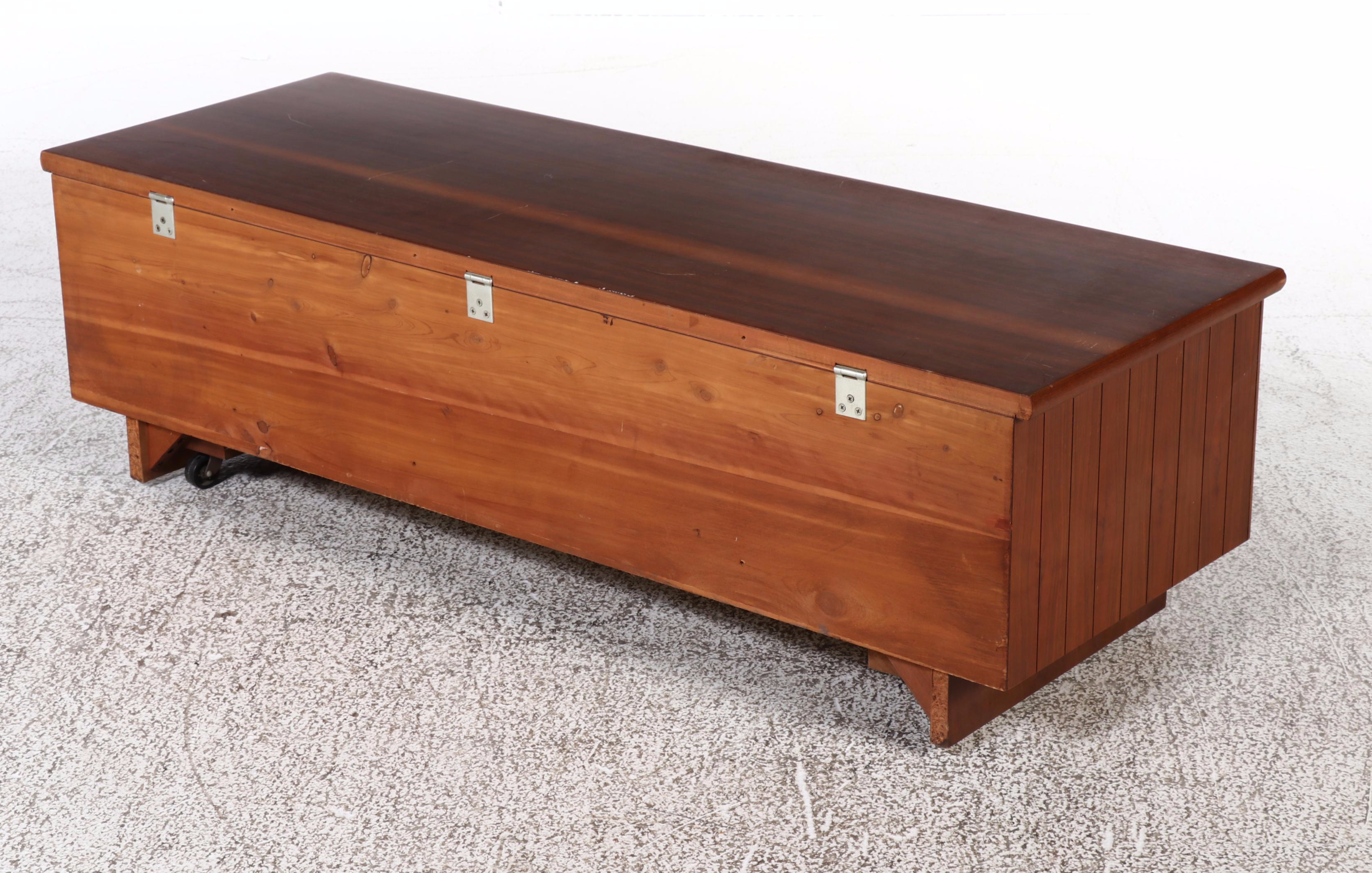 Mid Century Modern Style Lane Cedar Lined Chest, Mid to Late 20th Century