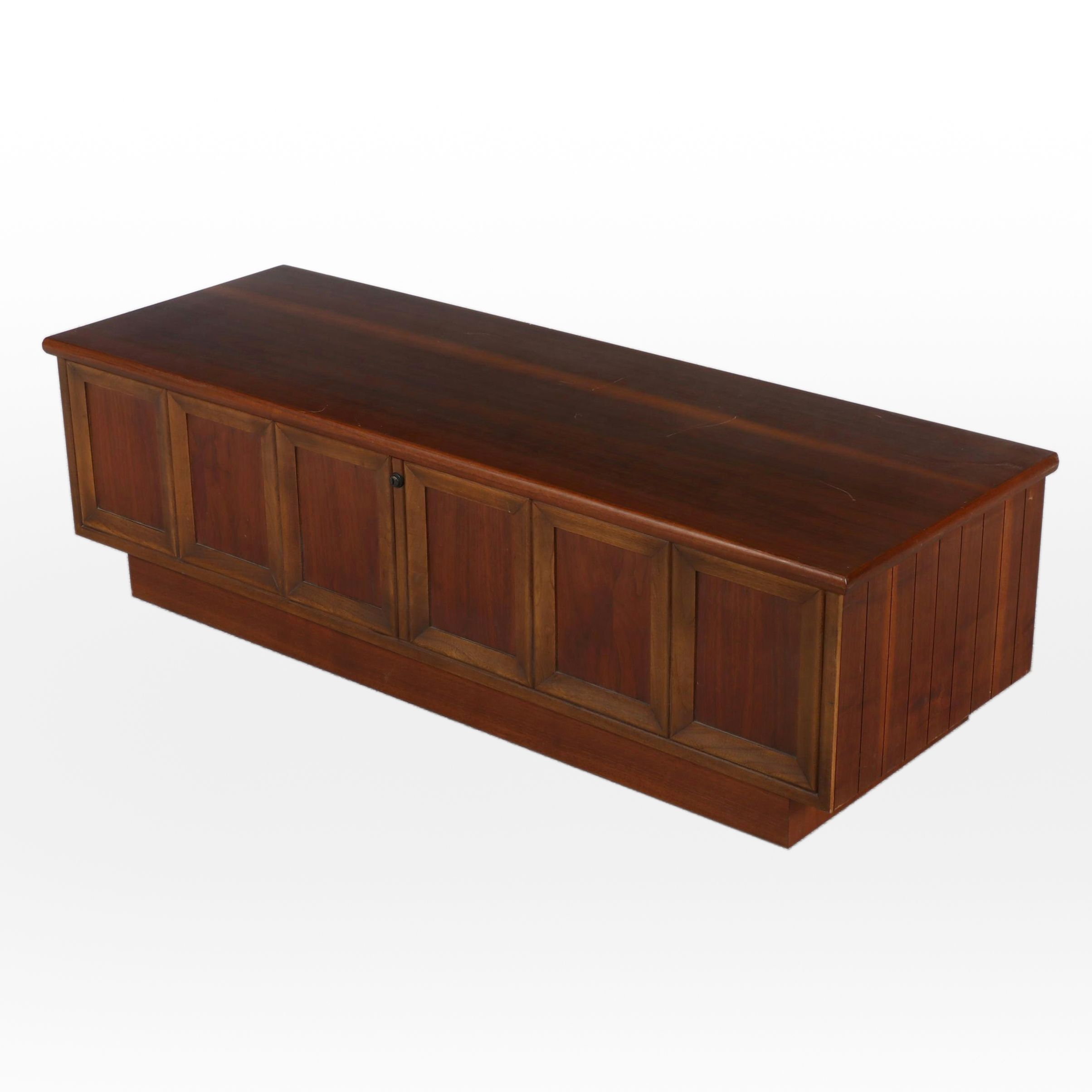 Mid Century Modern Style Lane Cedar Lined Chest, Mid to Late 20th Century