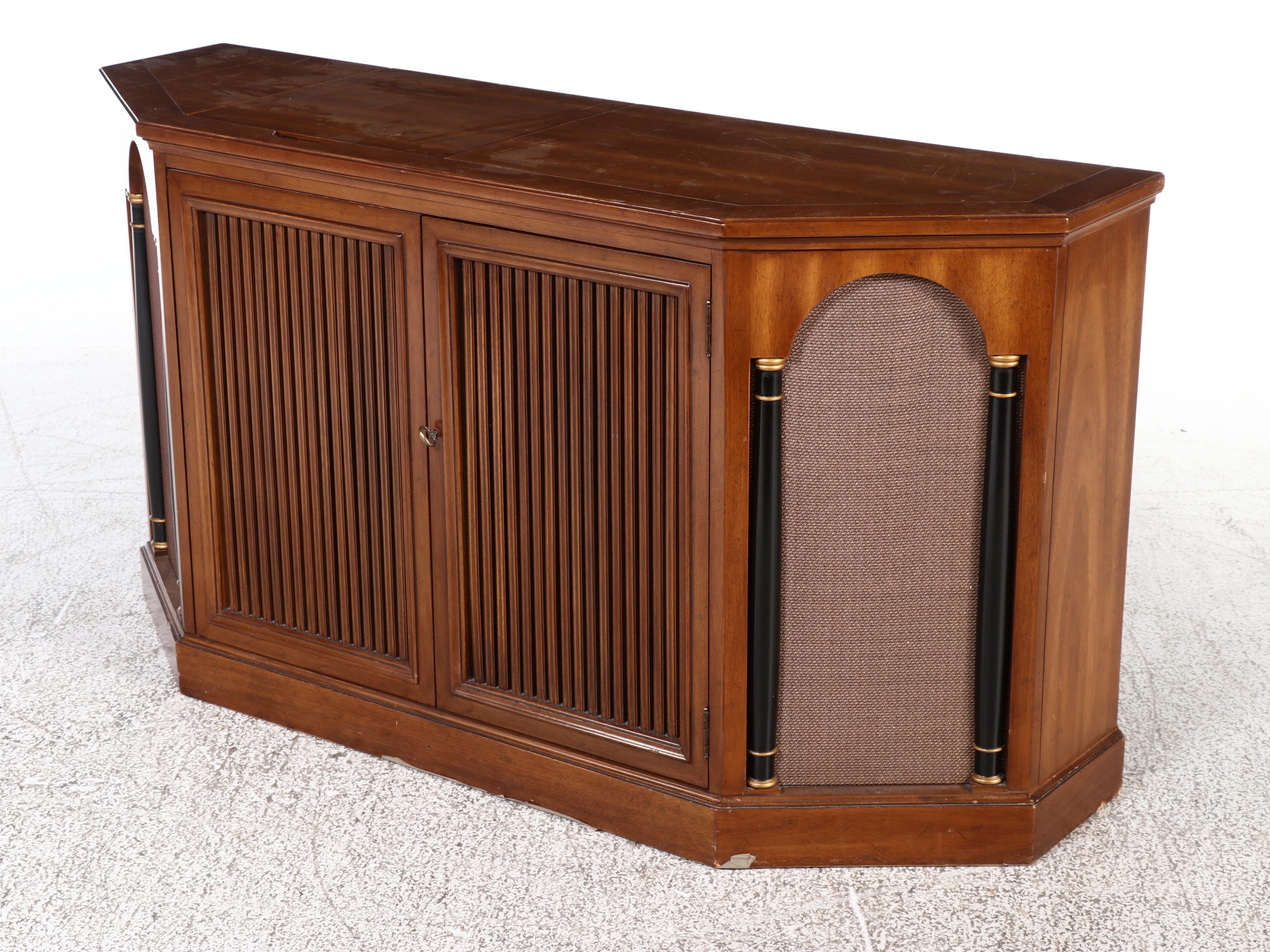 Motorola Stereo and RCA Victor Turntable in Heritage Mahogany Cabinet