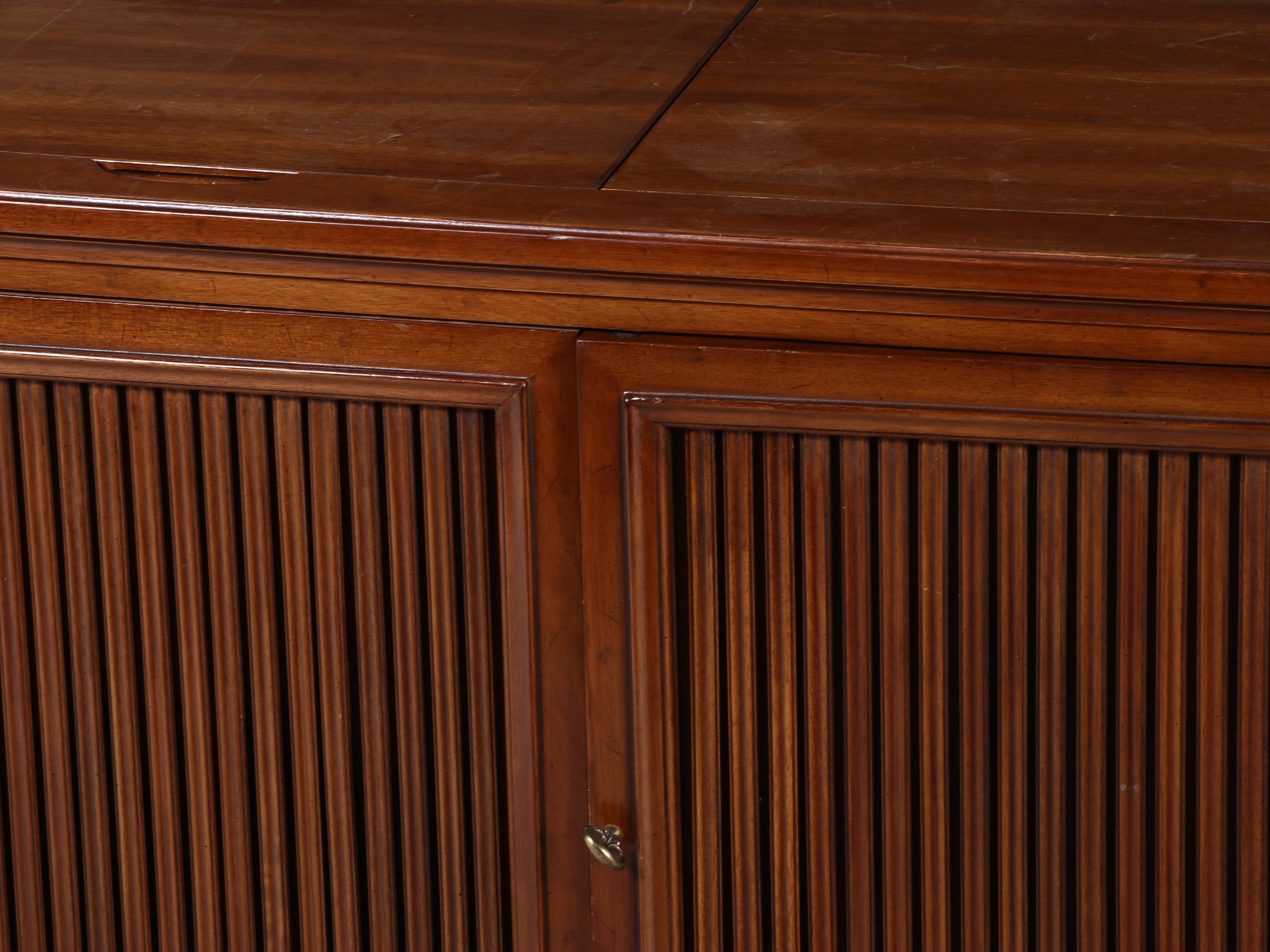 Motorola Stereo and RCA Victor Turntable in Heritage Mahogany Cabinet
