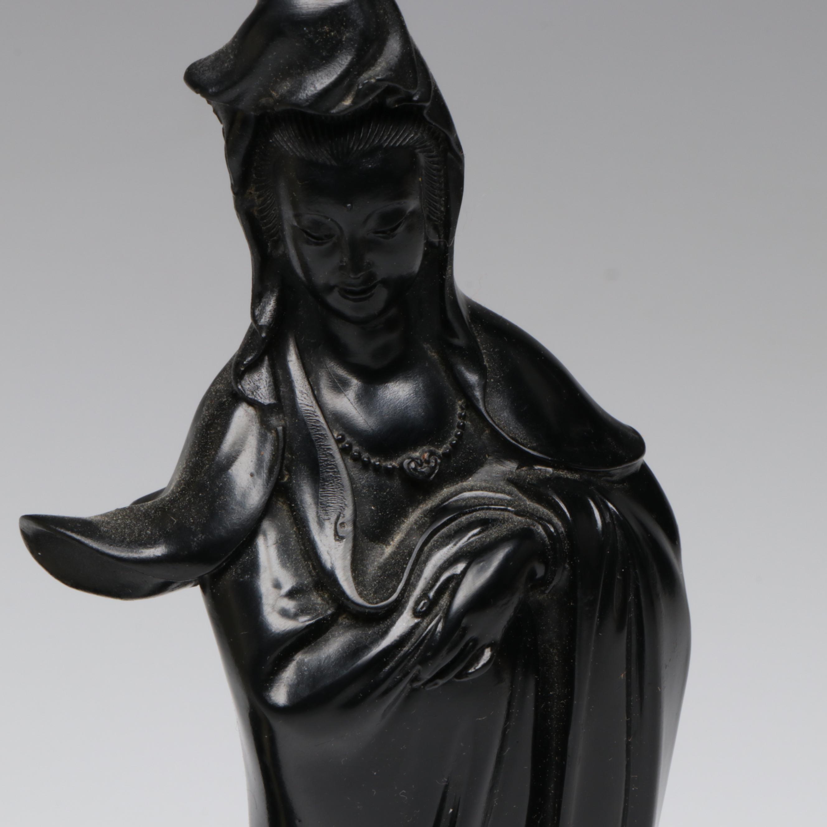 Red Roses Bone China Horse Plate with Hakata Mimasu and Other Figurine