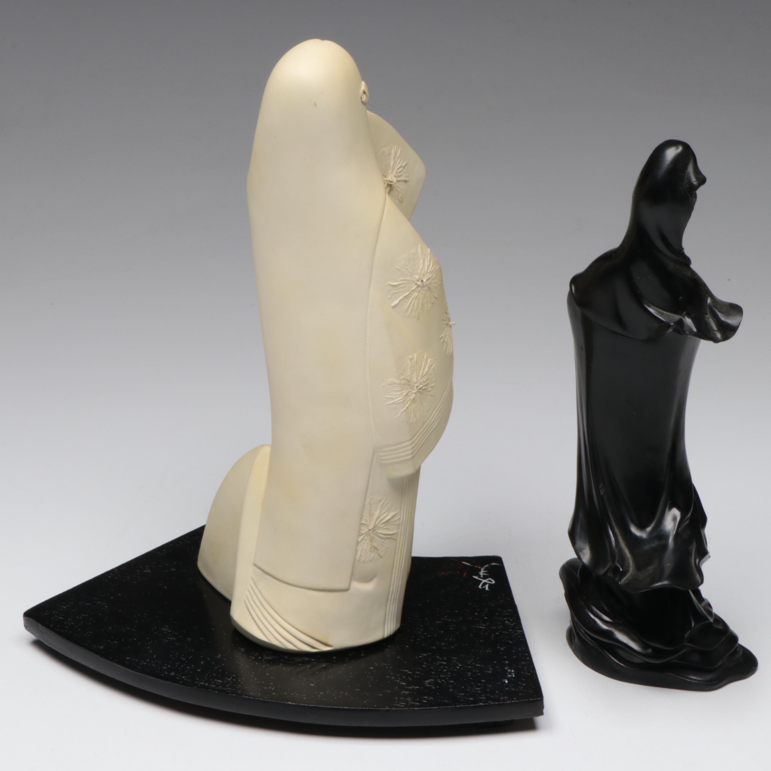 Red Roses Bone China Horse Plate with Hakata Mimasu and Other Figurine