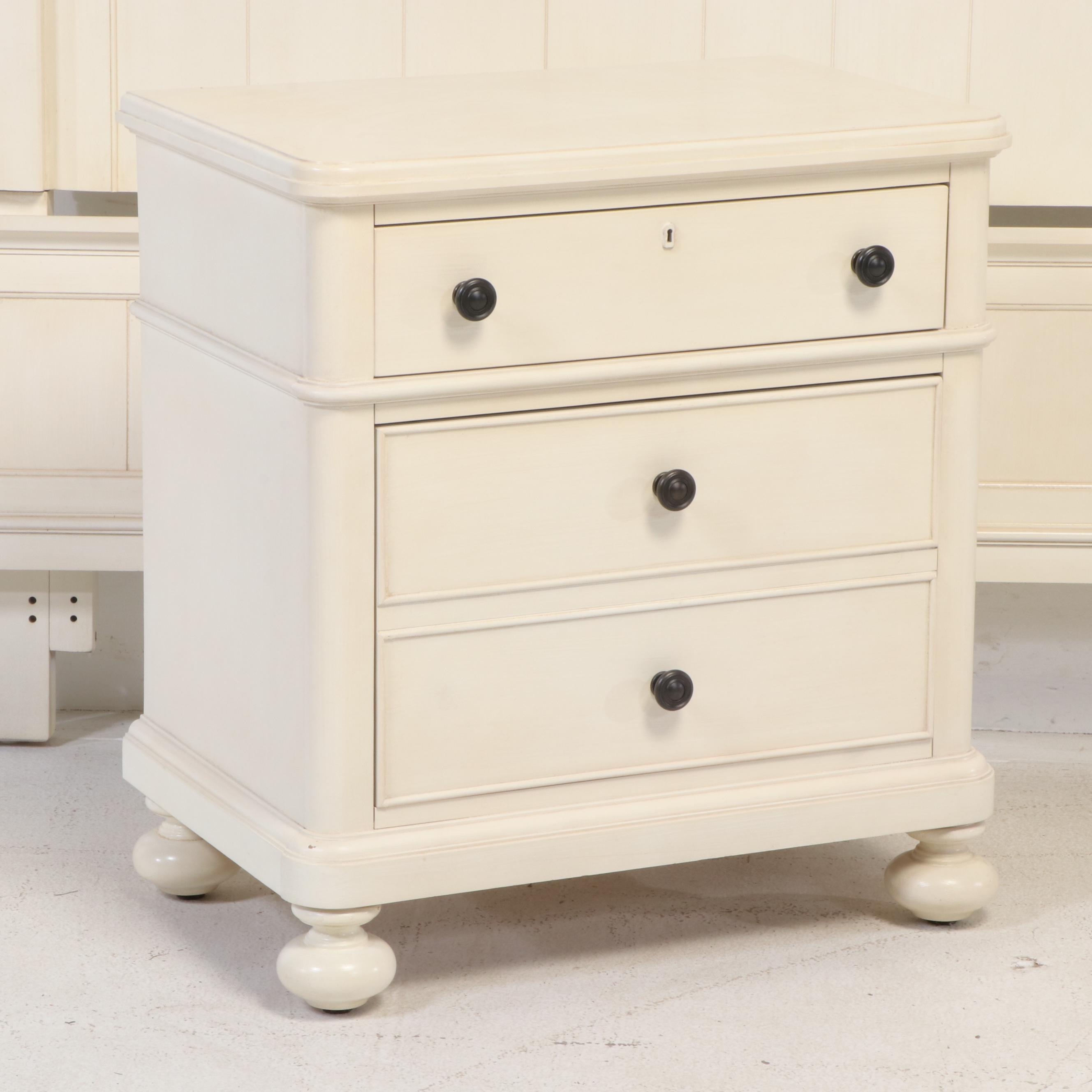 Bassett Furniture Contemporary Cream Painted Wood Bed Frame and Nightstand