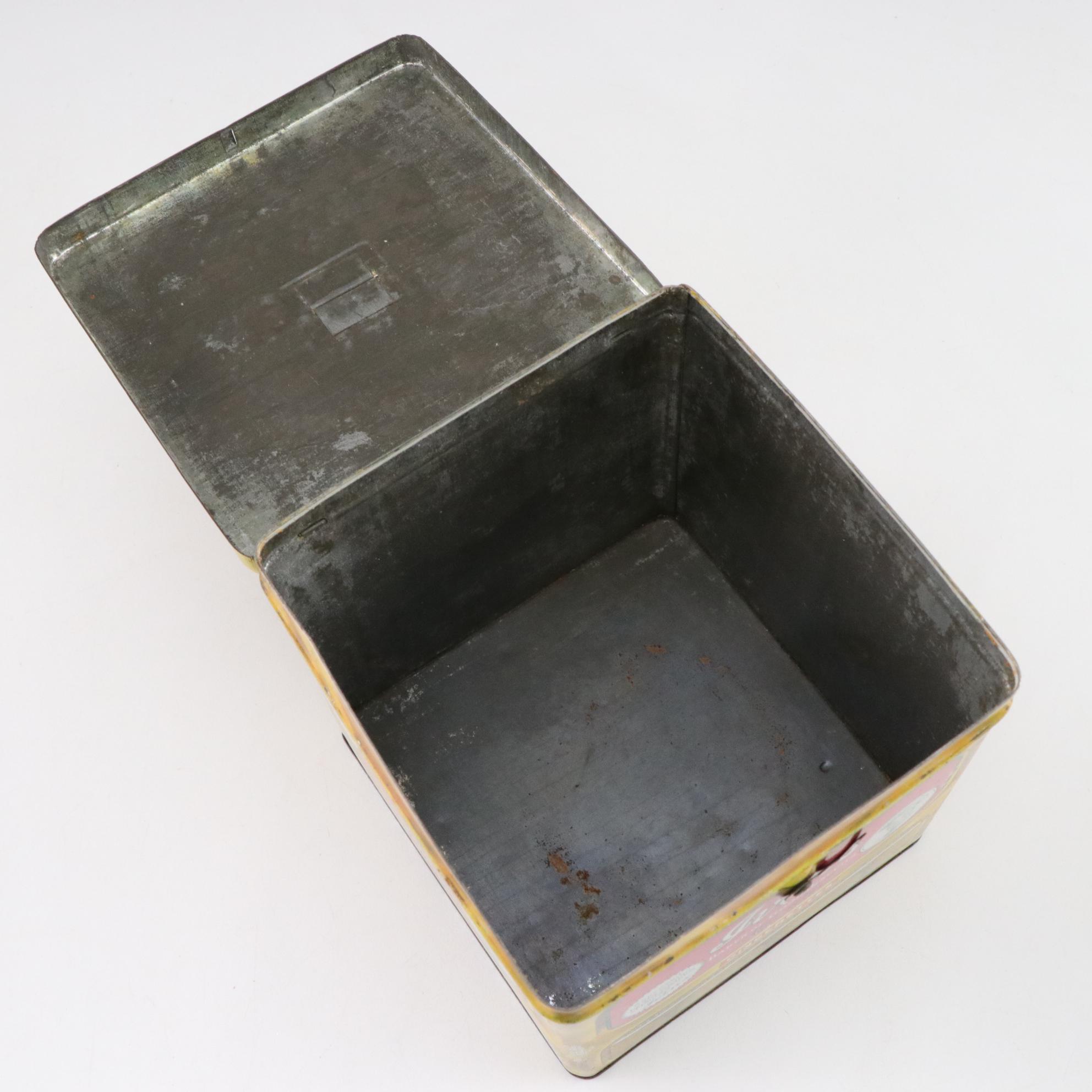 Crooksville "Ivo-Glo" Covered Serving Bowl with Rustic Decor