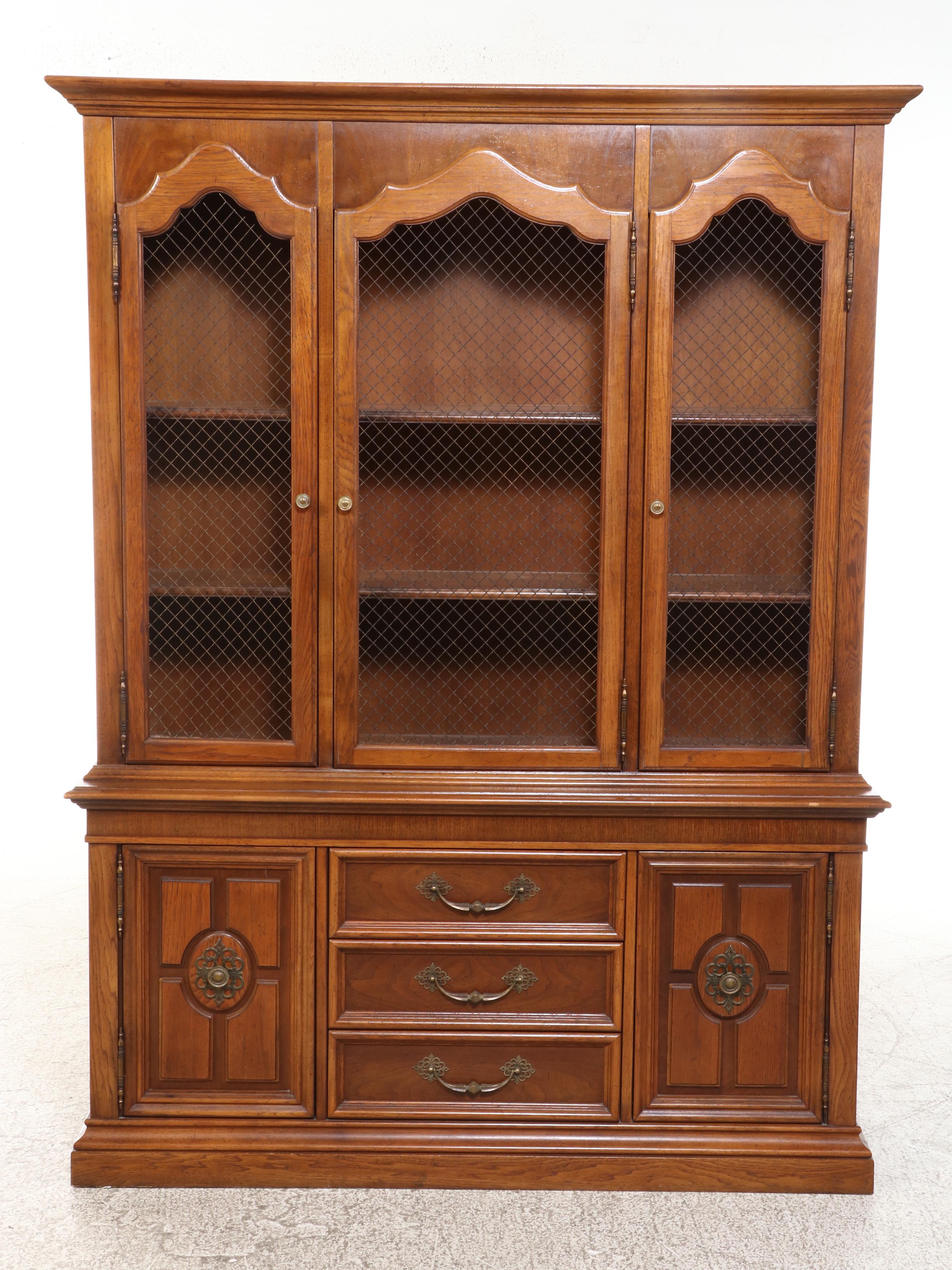 Kroehler Custom Crafted Wooden China Cabinet, Mid to Late 20th Century