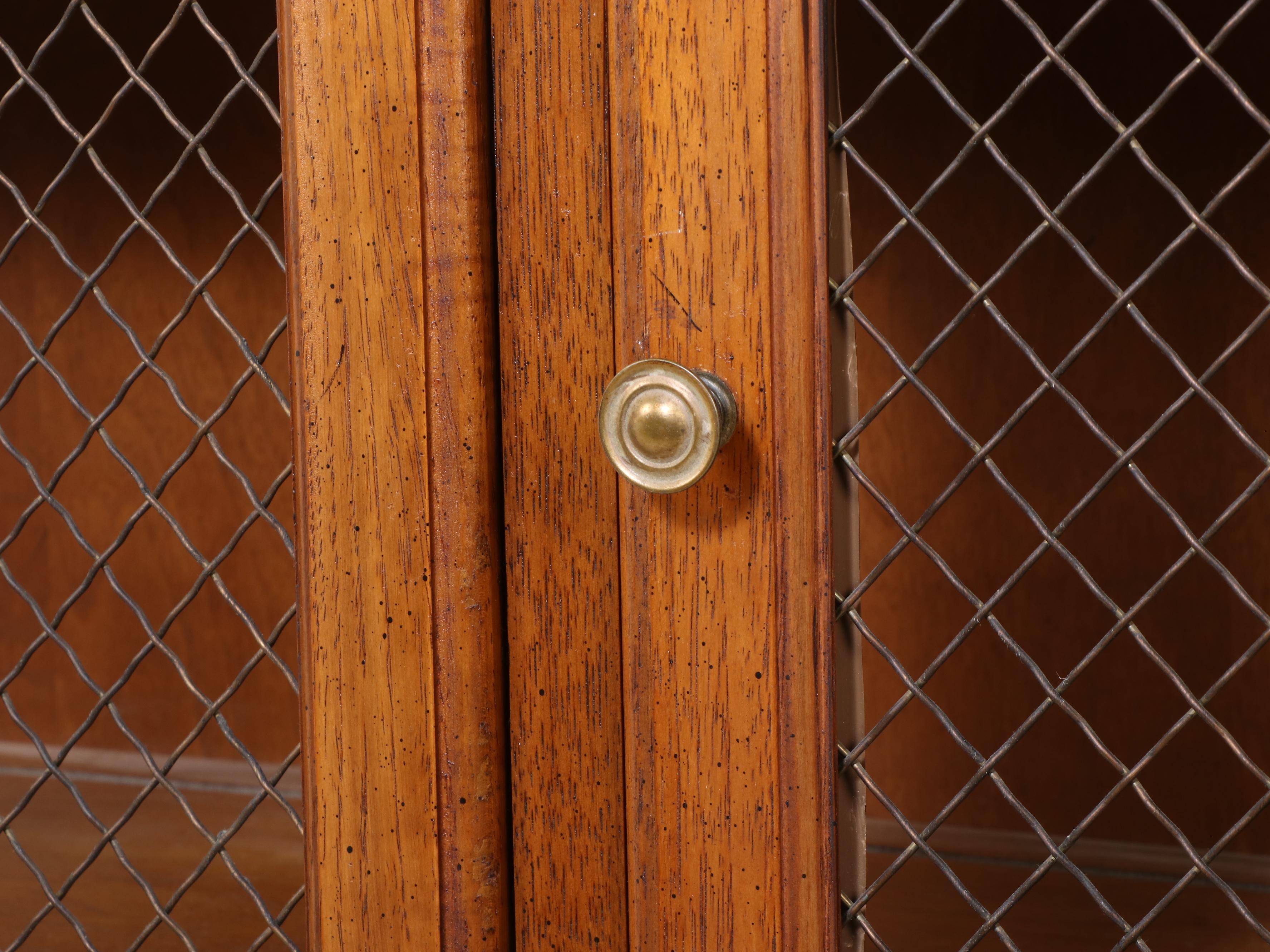 Kroehler Custom Crafted Wooden China Cabinet, Mid to Late 20th Century