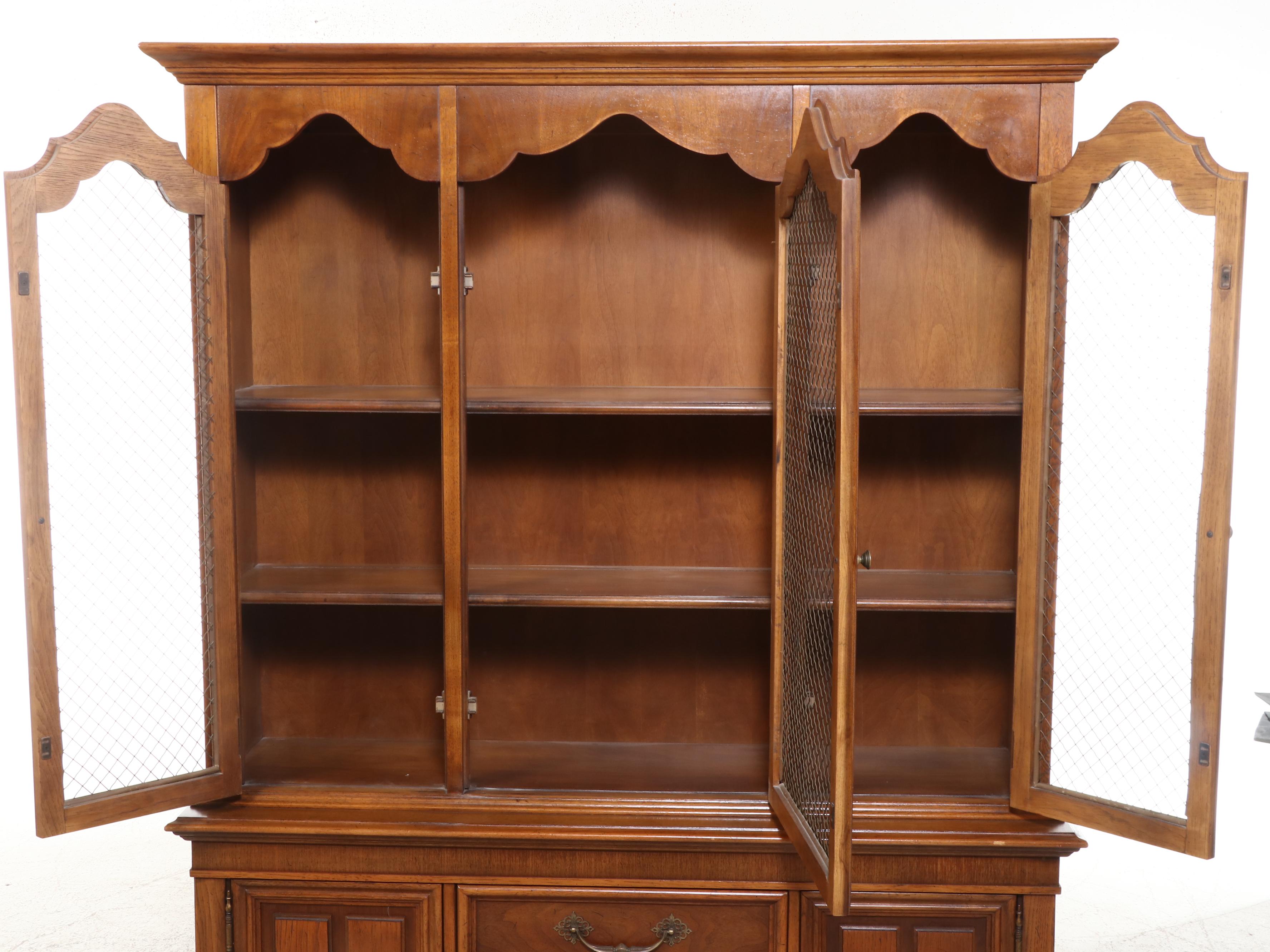 Kroehler Custom Crafted Wooden China Cabinet, Mid to Late 20th Century