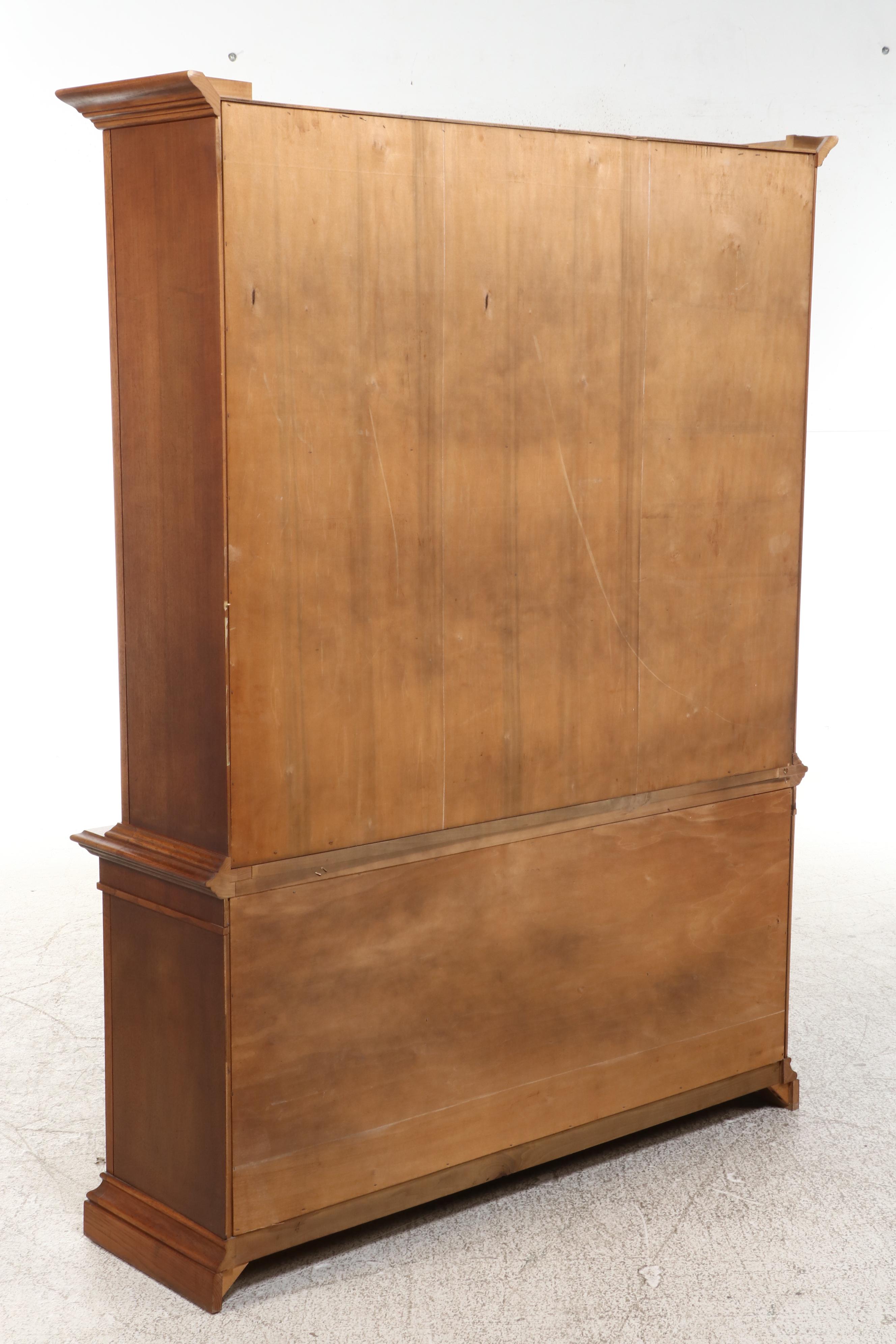 Kroehler Custom Crafted Wooden China Cabinet, Mid to Late 20th Century