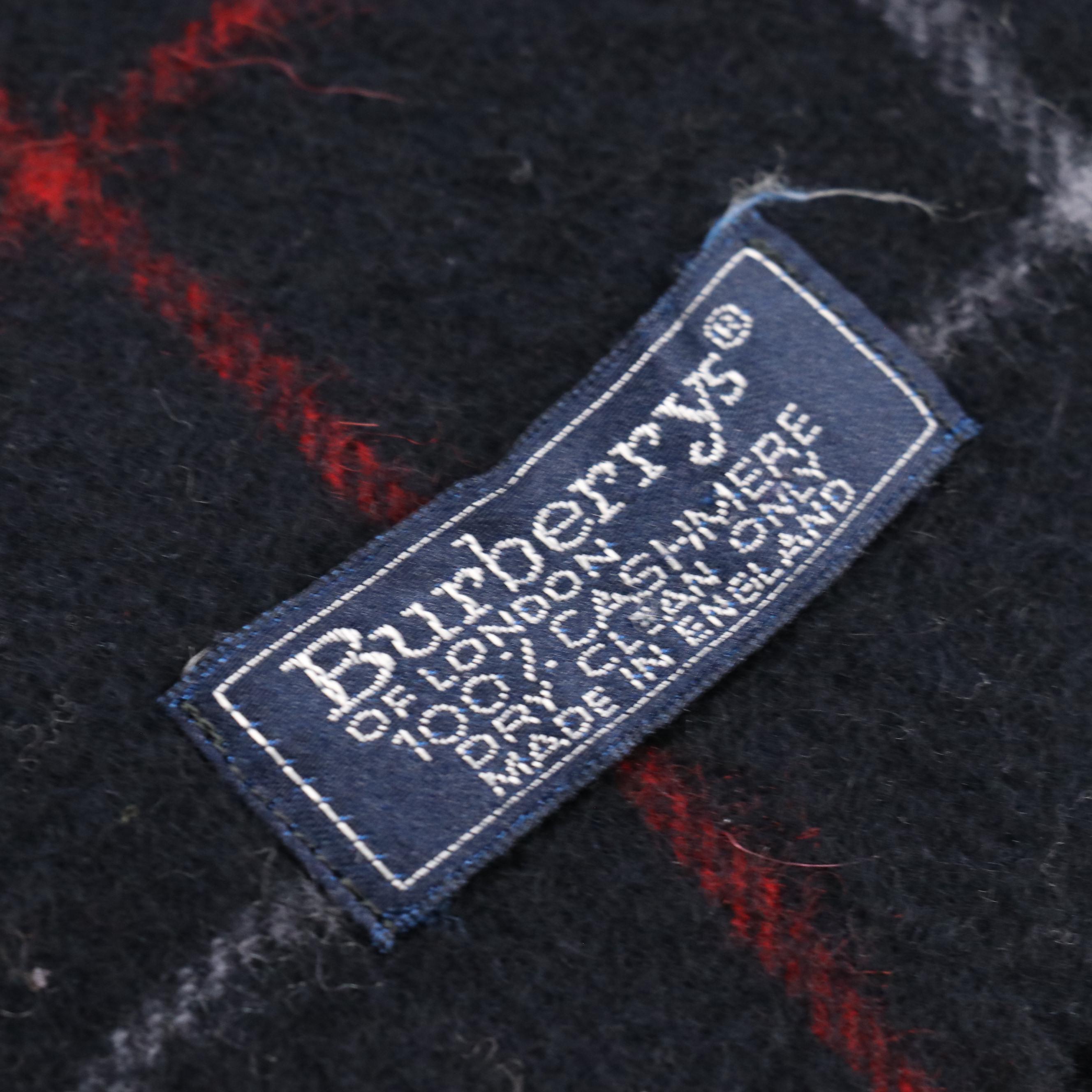 Burberrys Fringe Scarf in Nova Check Cashmere