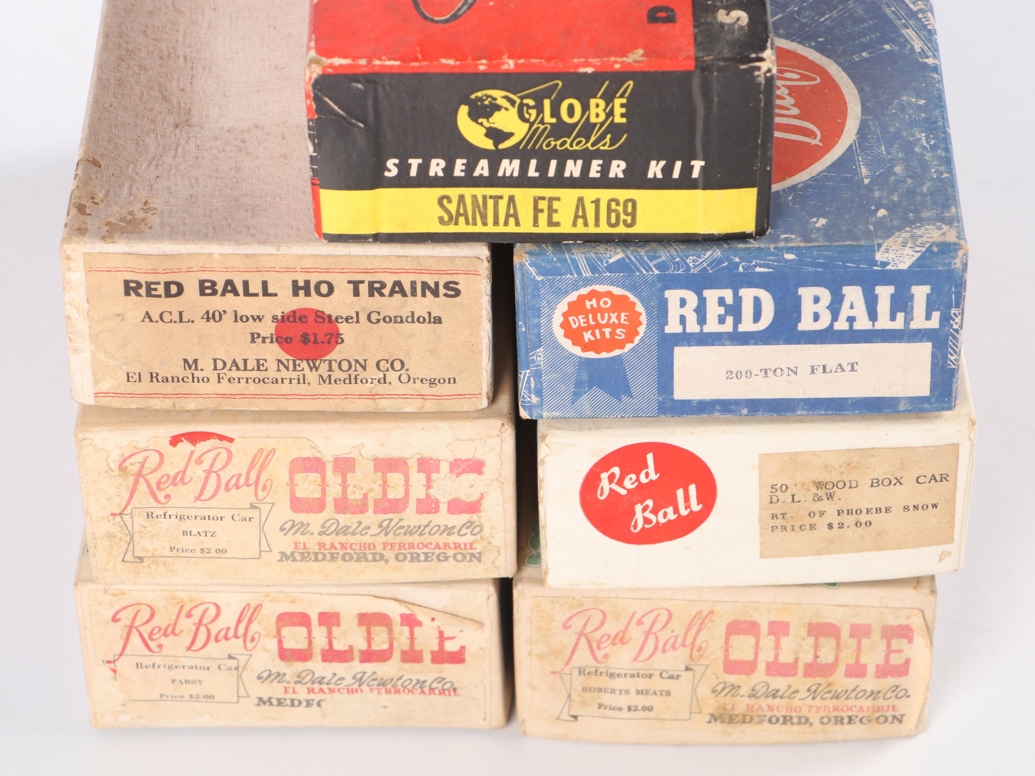 Red Ball Oldie Model Train Kits with Globe Models Santa Fe A169 Streamliner Kit