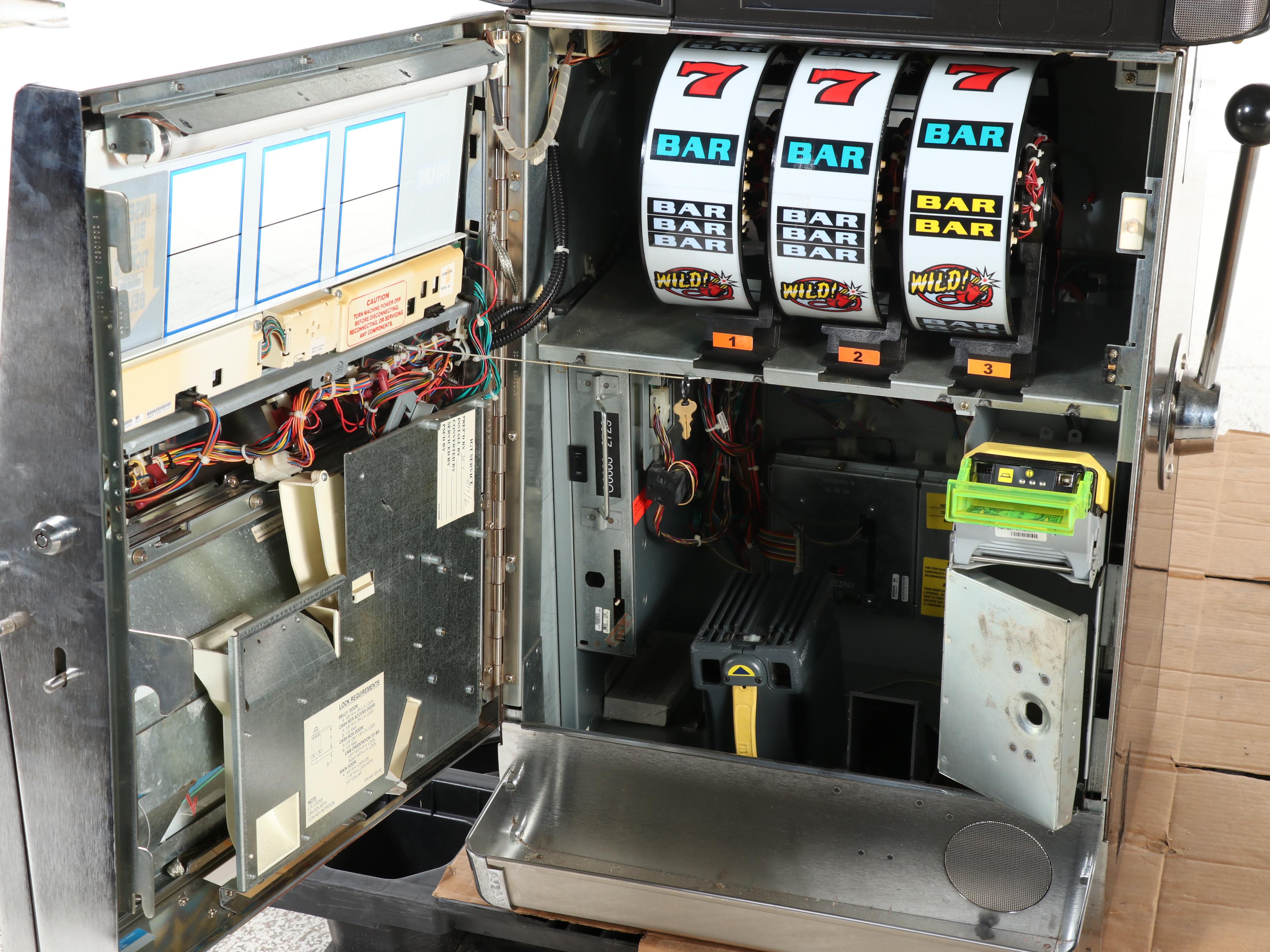 American IGT "Haywire Deluxe" Slot Machine with Cabinet Stand, 2006