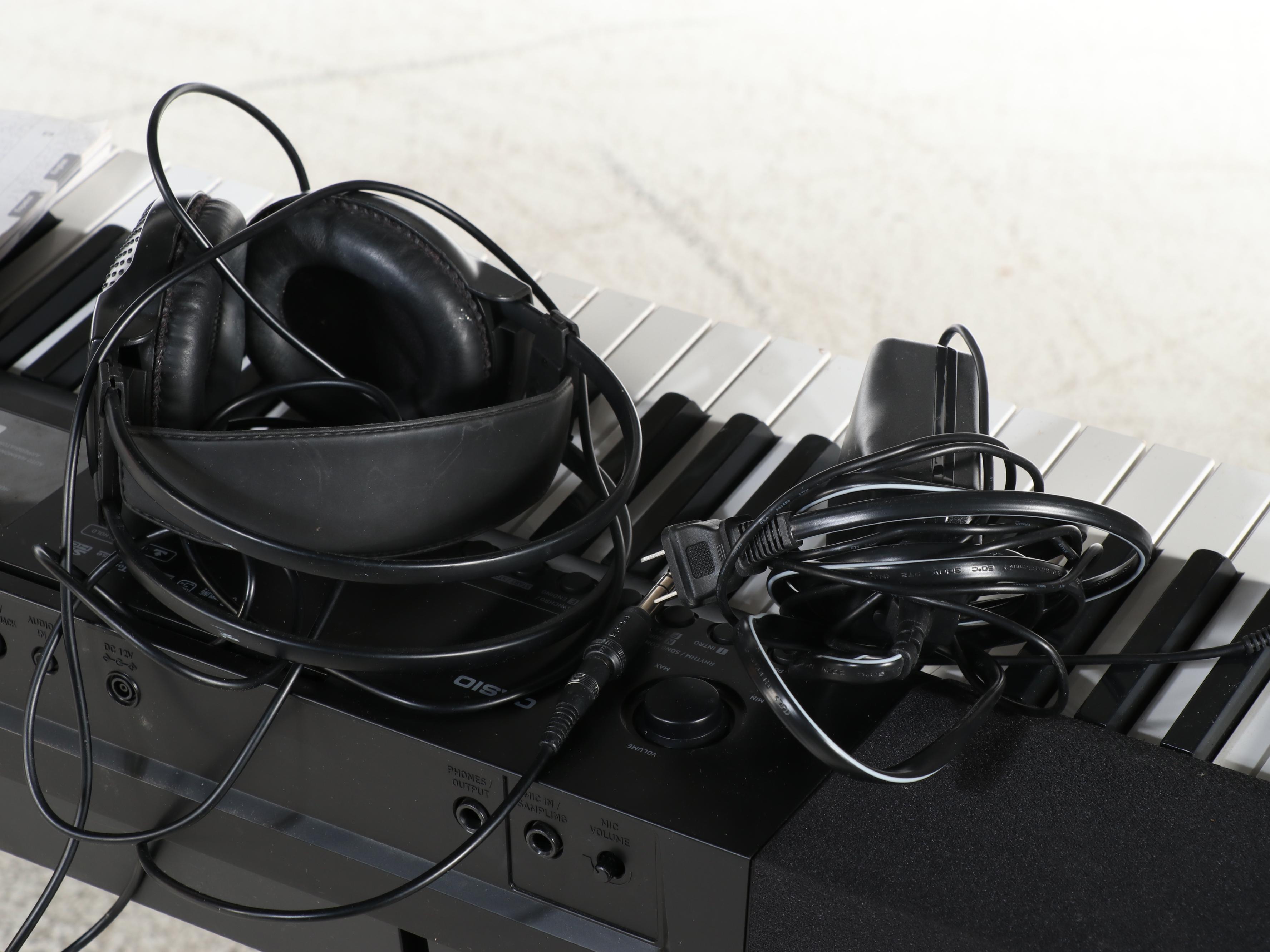 Casio Model CDP-220R Keyboard with Seat