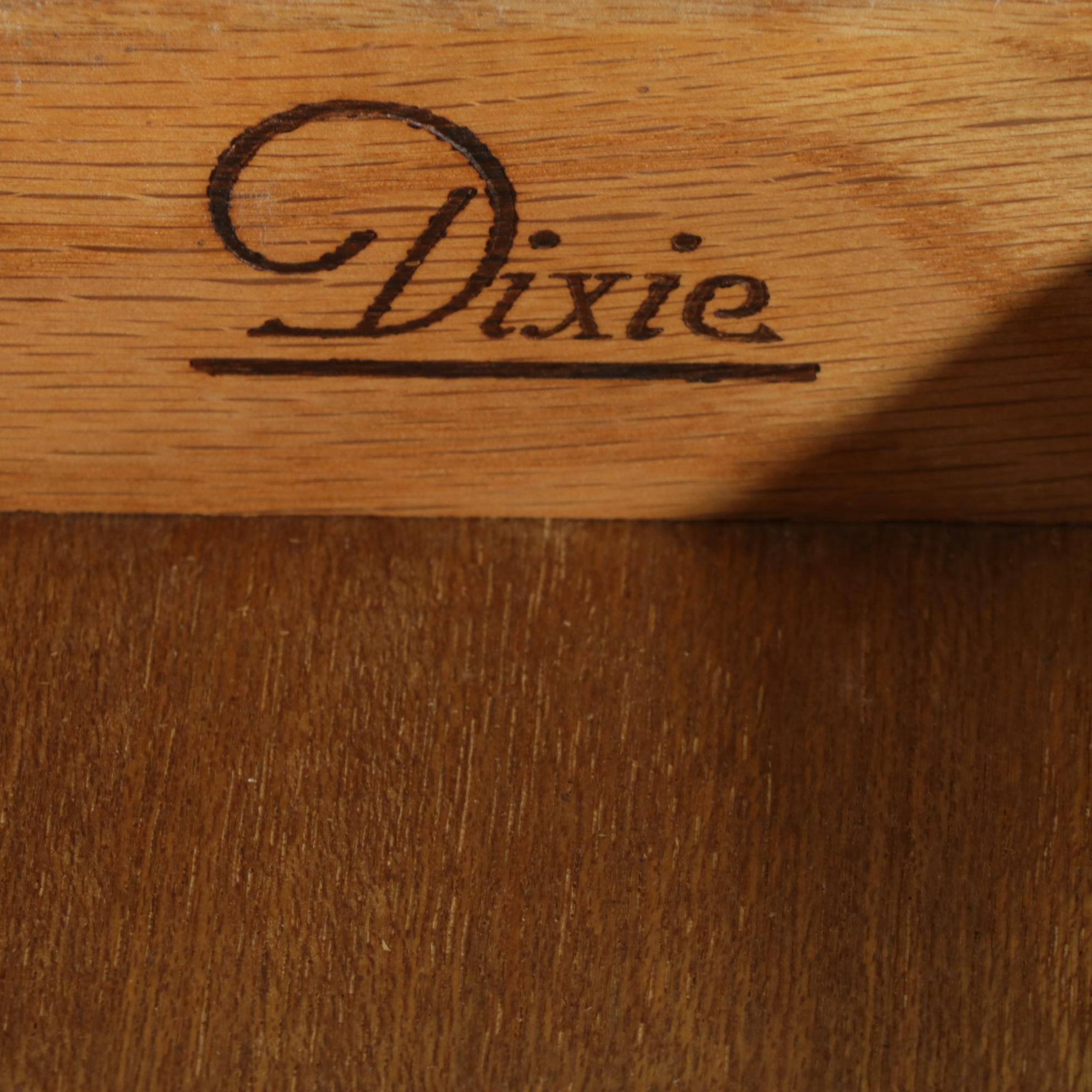 Dixie Federal Style Mahogany Bow-Front Dresser with Mirror, Mid-20th Century