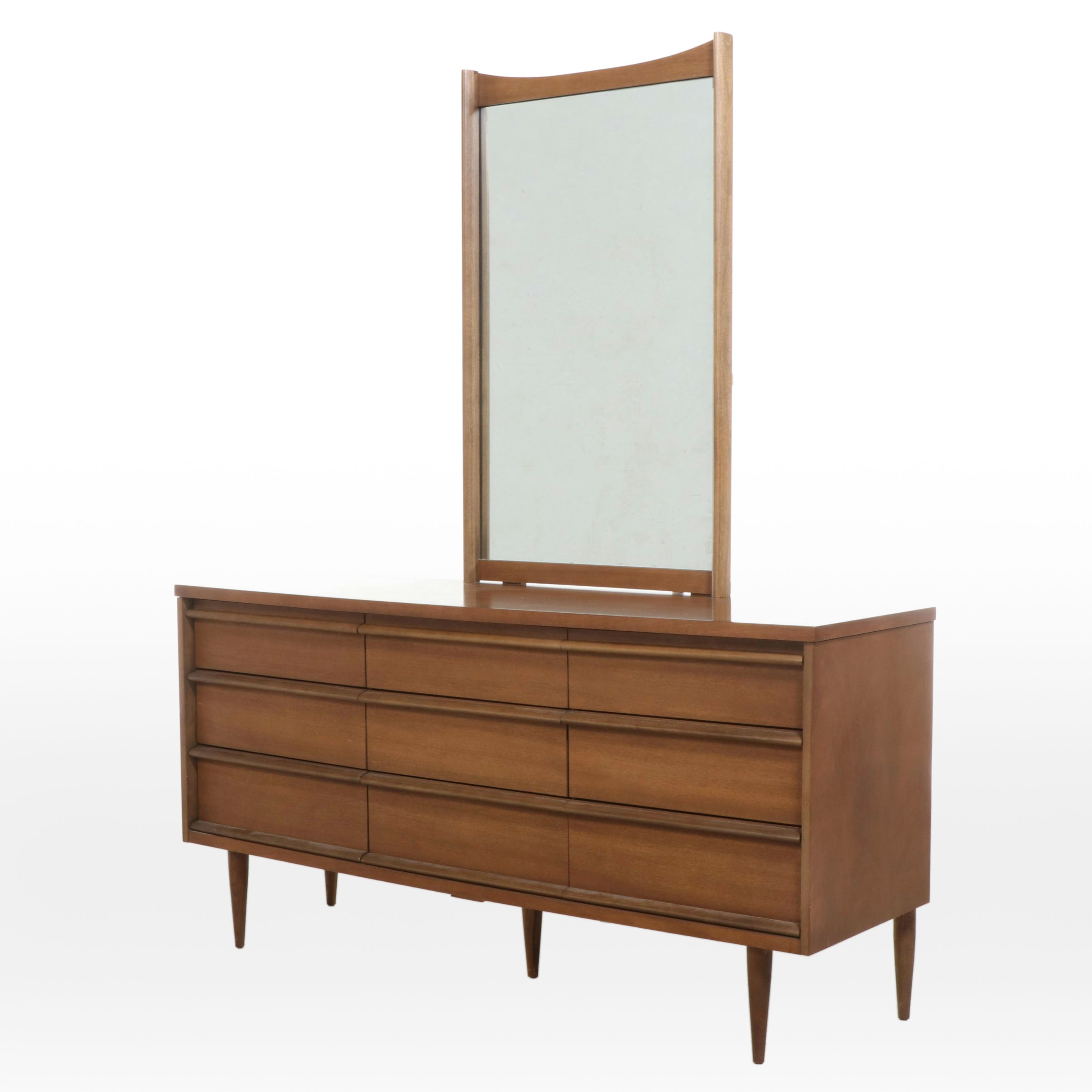 Bassett Mid Century Modern Dresser with Mirror, Mid-20th Century