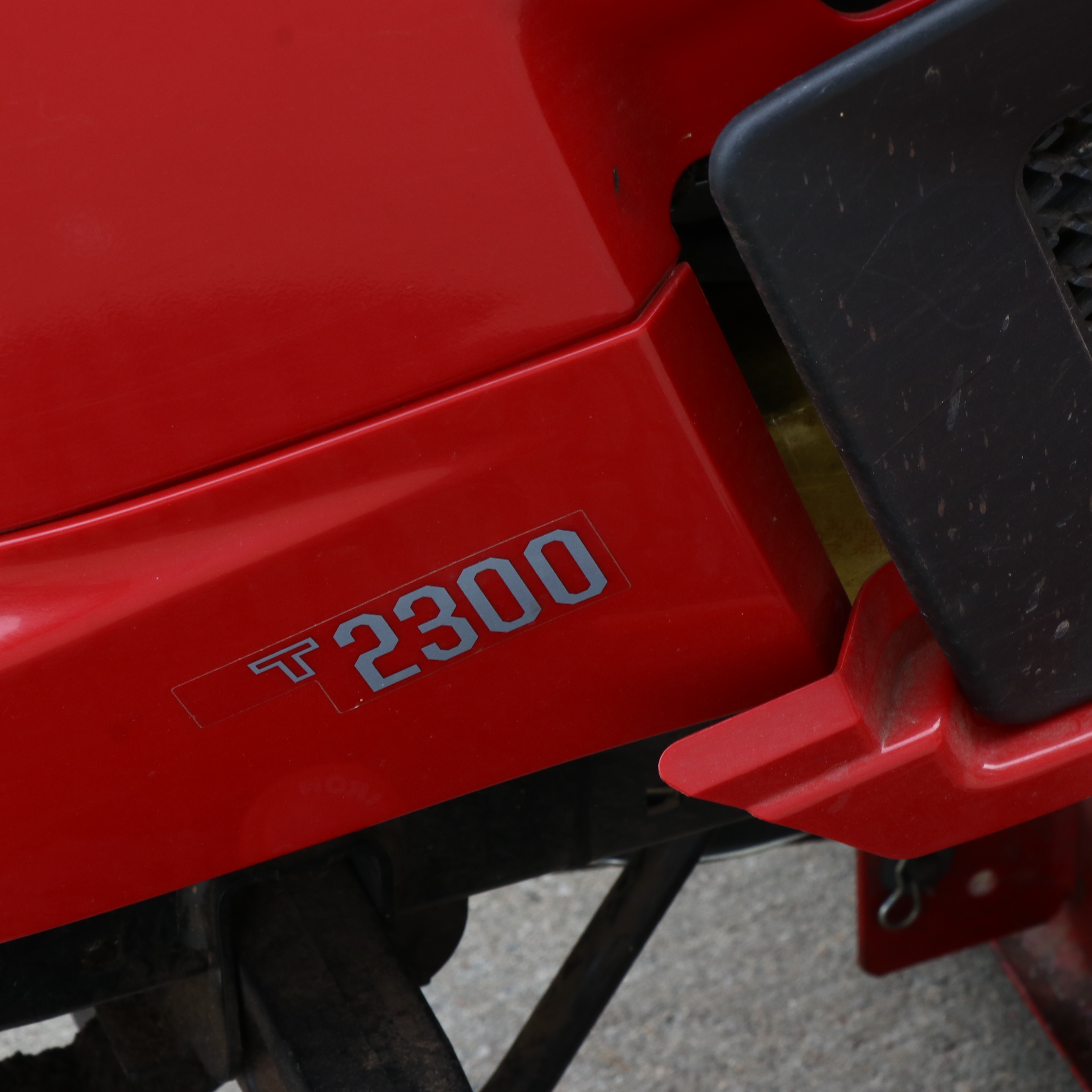 Craftsman T2300 Gas-Powered Riding Mower