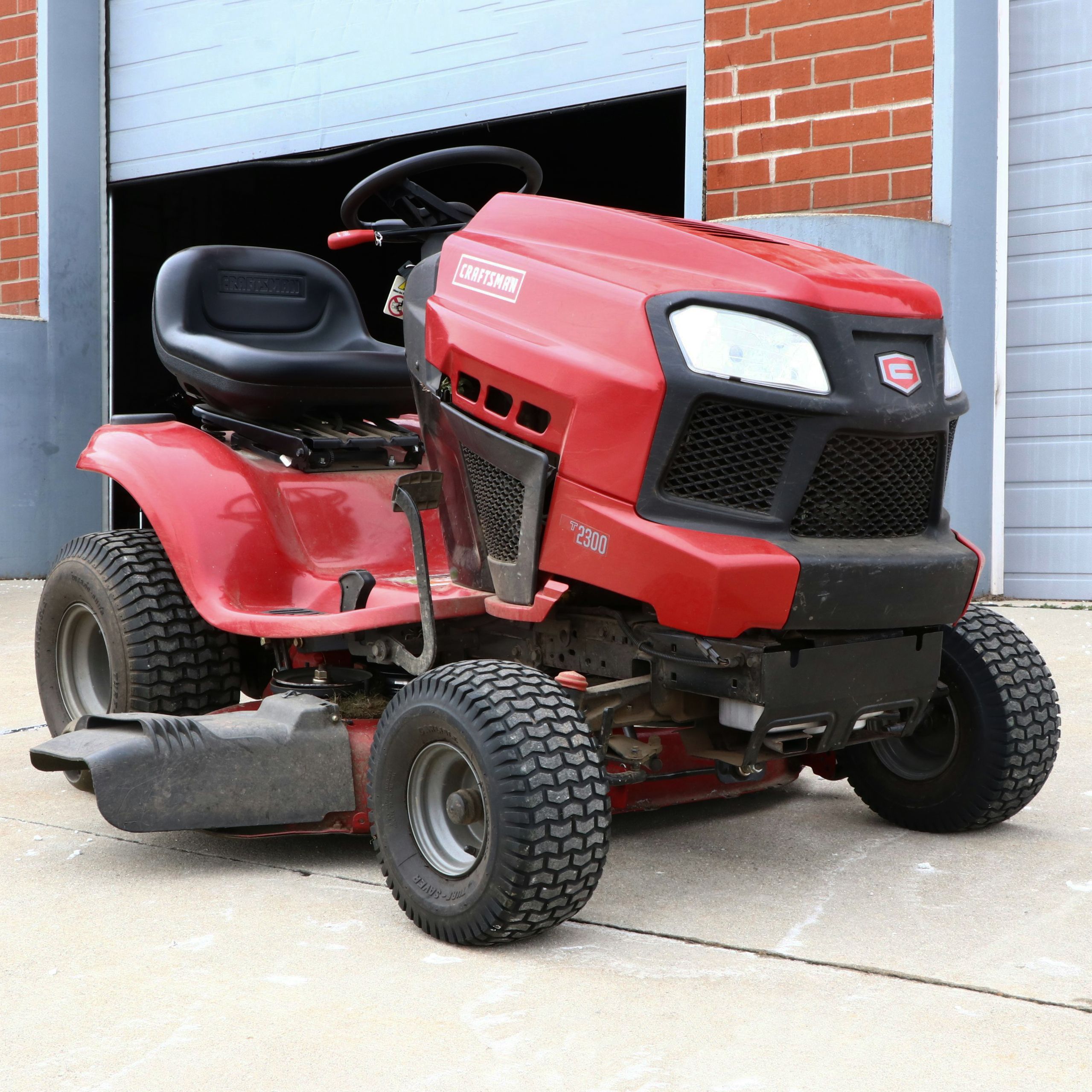Craftsman T2300 Gas-Powered Riding Mower