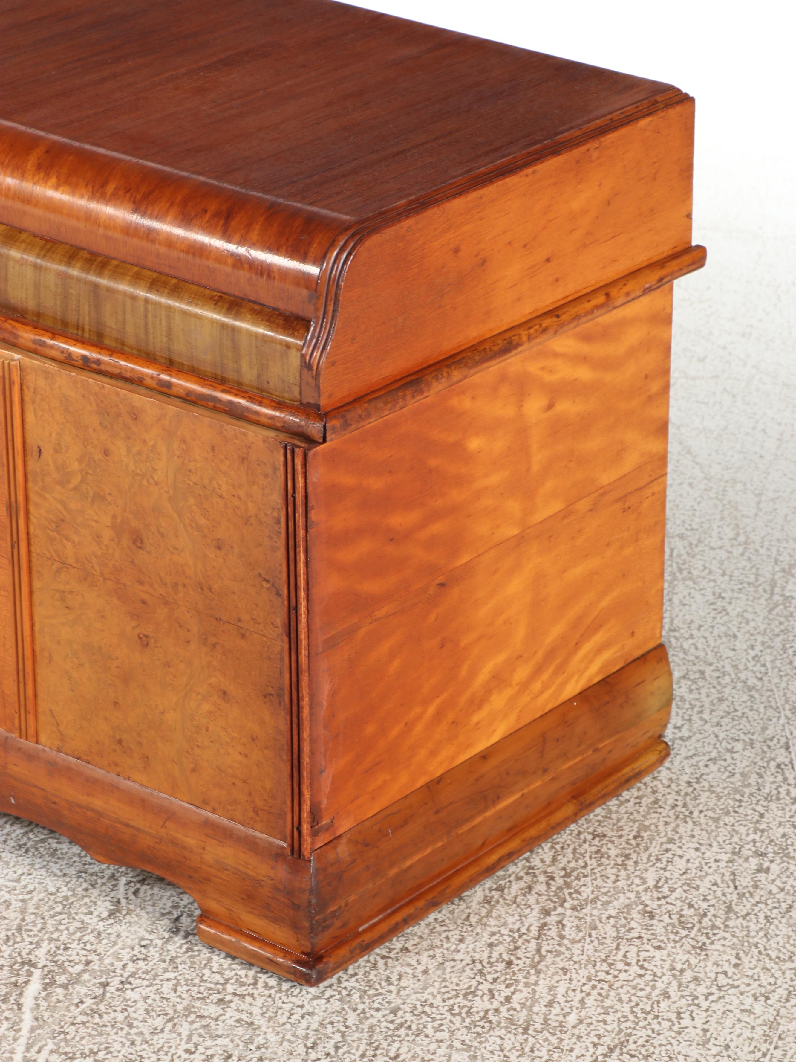 Franklin Shockey Co. Art Deco Style "The Franklin Hope Chest" Cedar-Lined Chest