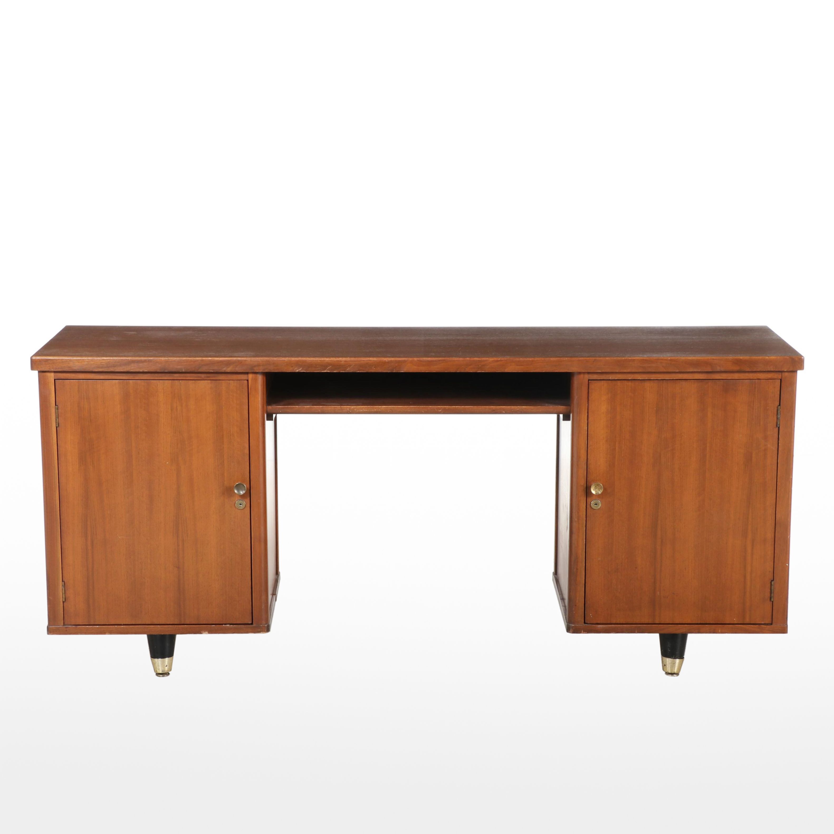 Mid Century Modern Walnut Desk, Mid to Late 20th Century