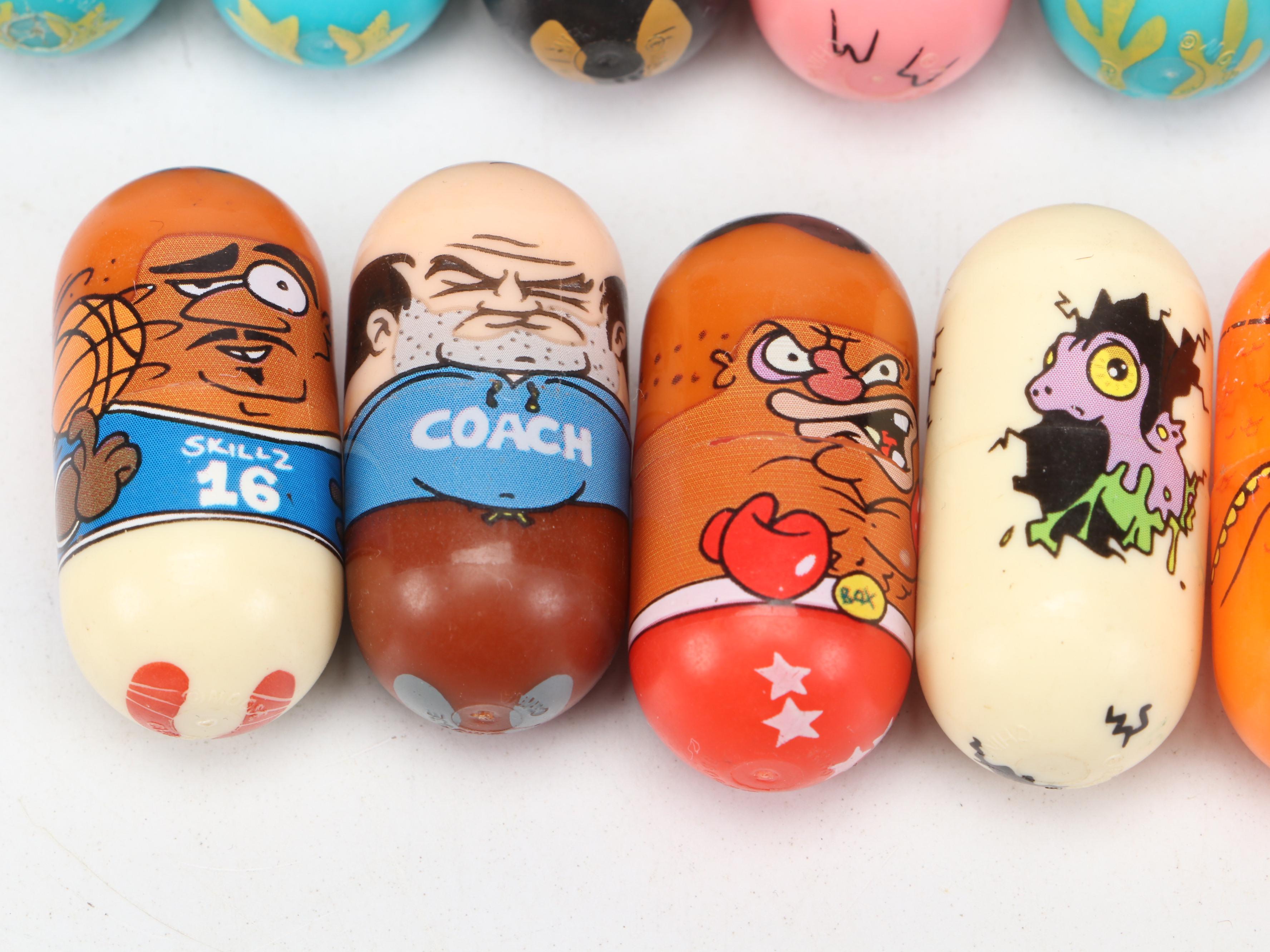 Moose Toys "Mighty Beanz" Collectible Weighted Plastic Bean Toys with Dominos