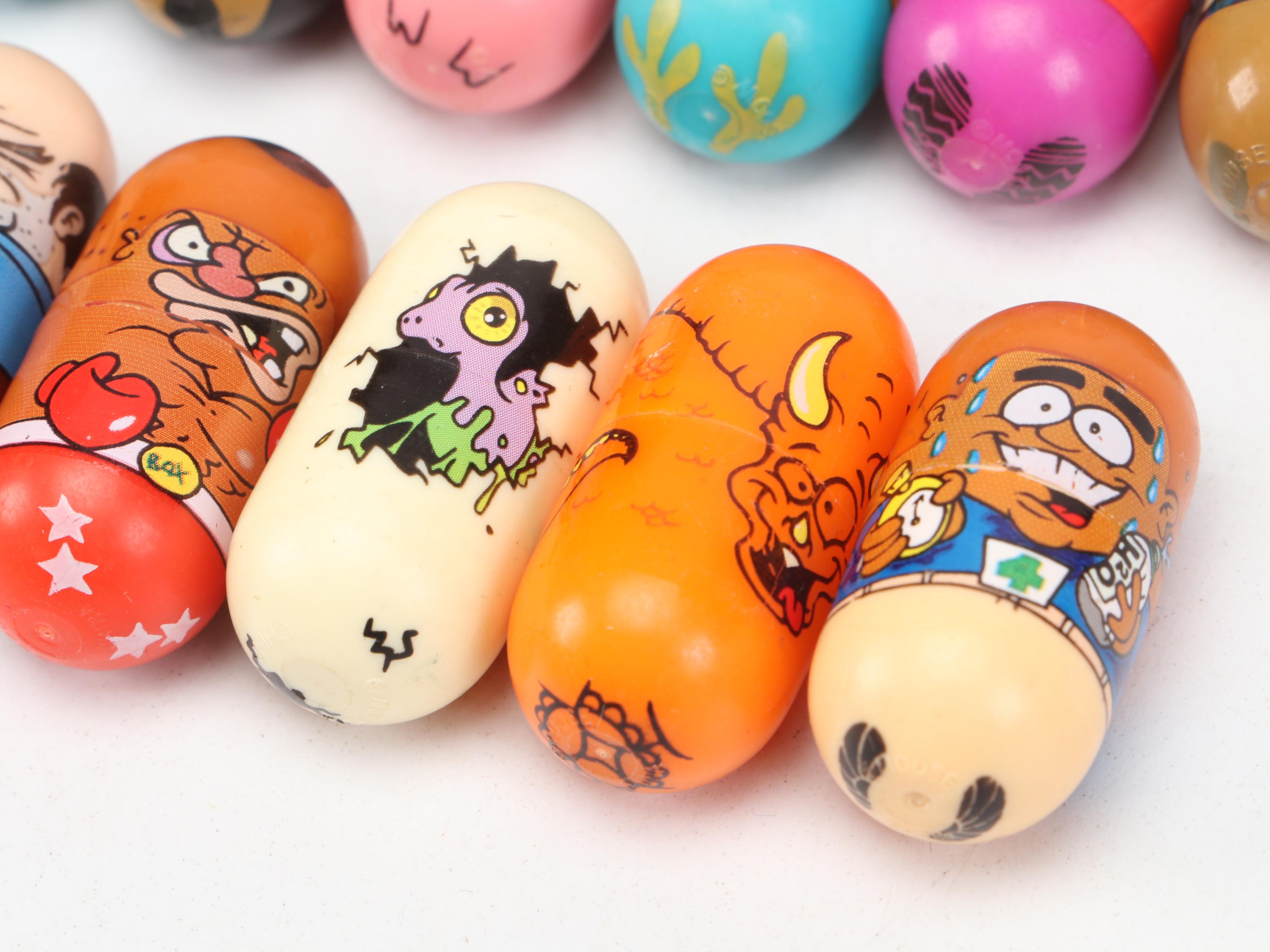 Moose Toys "Mighty Beanz" Collectible Weighted Plastic Bean Toys with Dominos