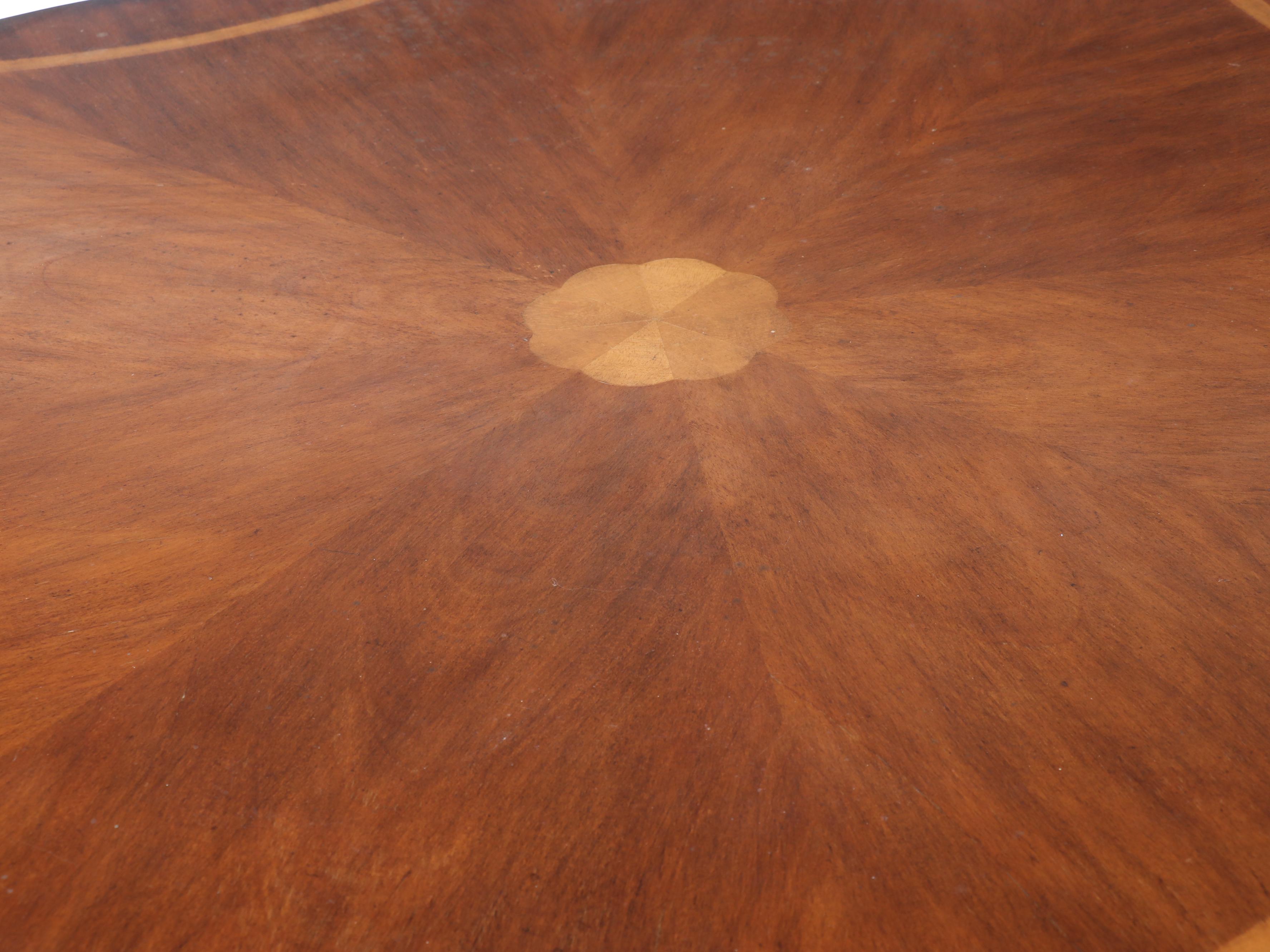 Régence Style Hardwood-Veneered and Cream-Painted Dining Table