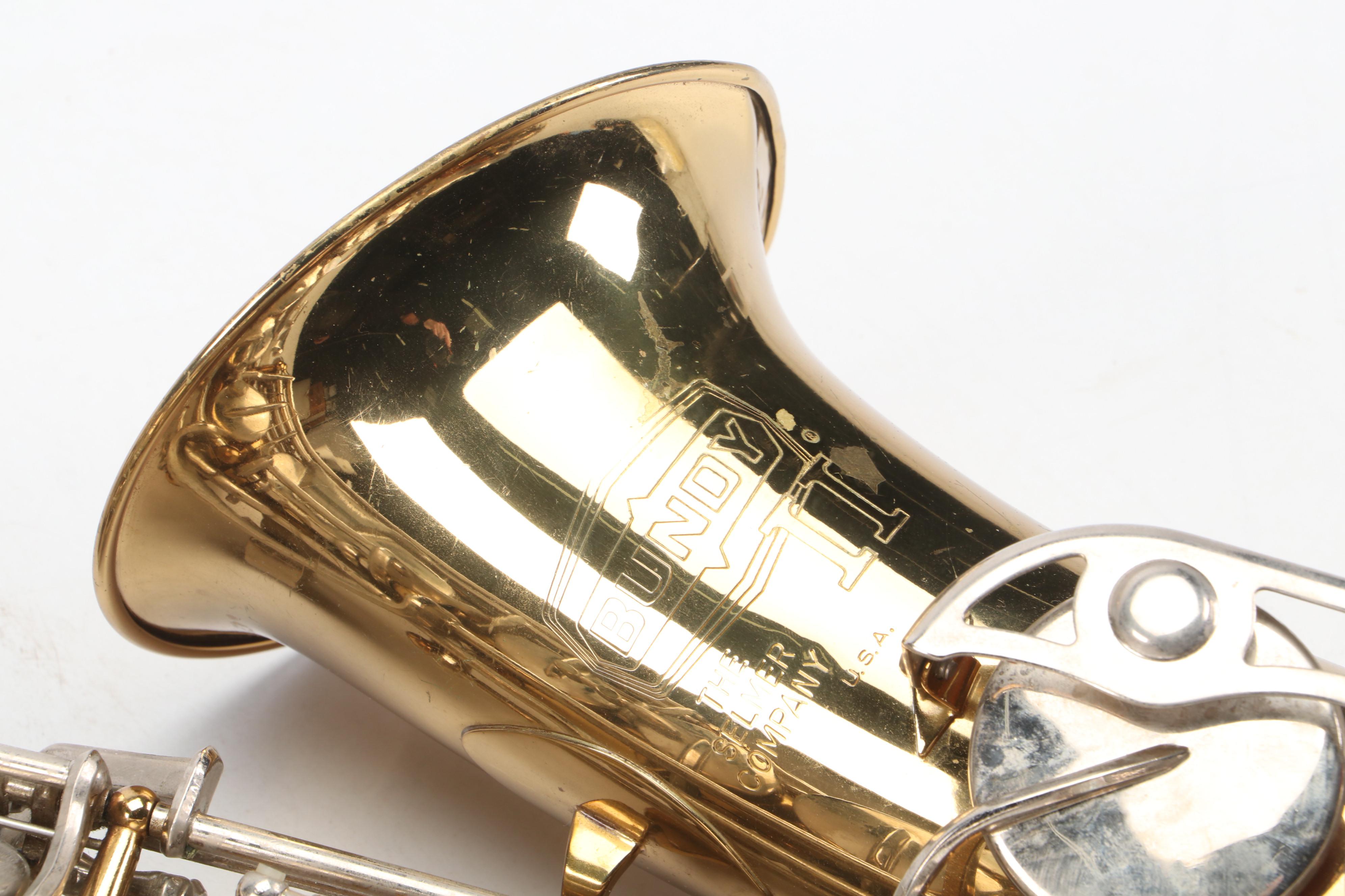 Selmer Bundy II Brass Alto Saxophone with Plastic Case