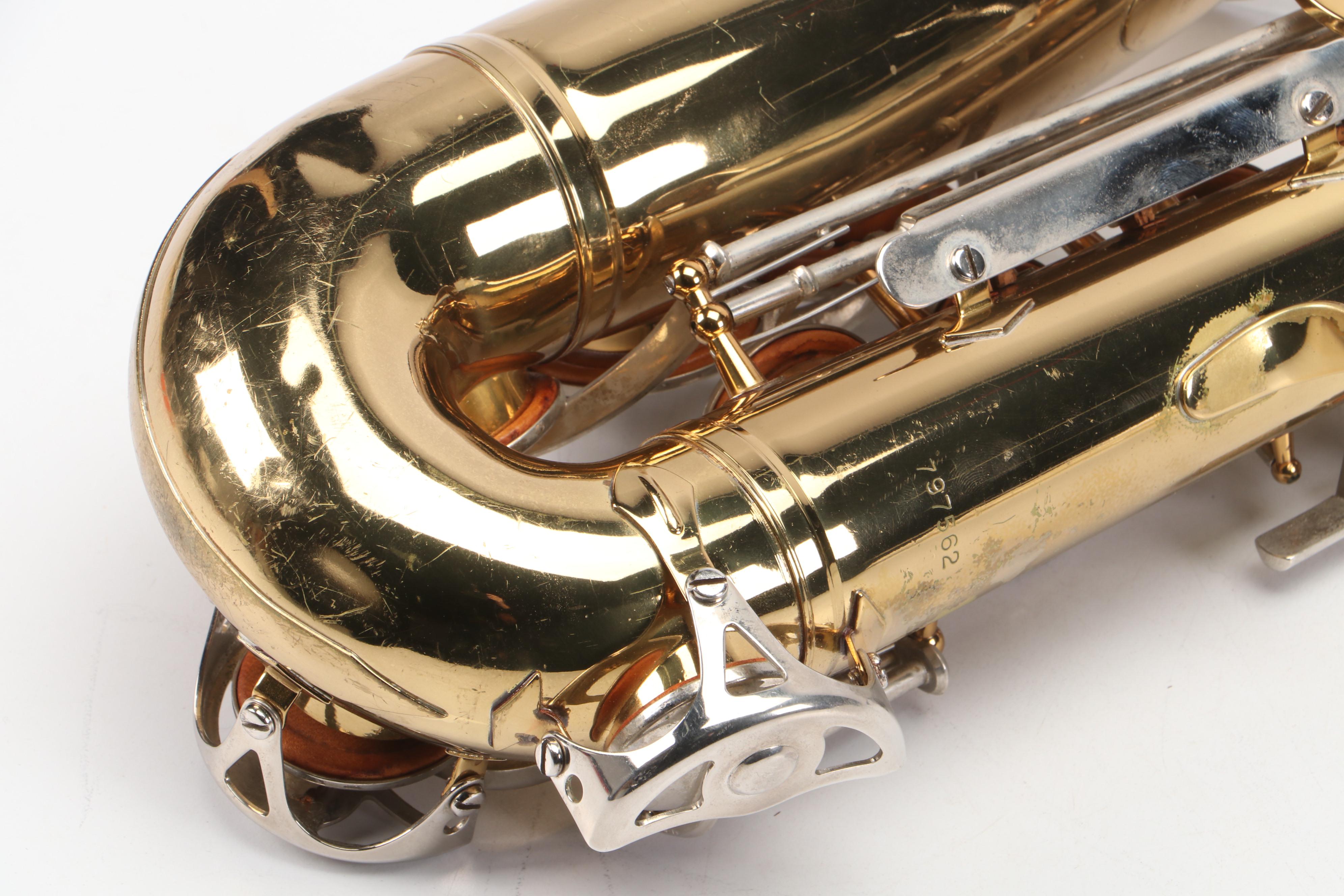 Selmer Bundy II Brass Alto Saxophone with Plastic Case