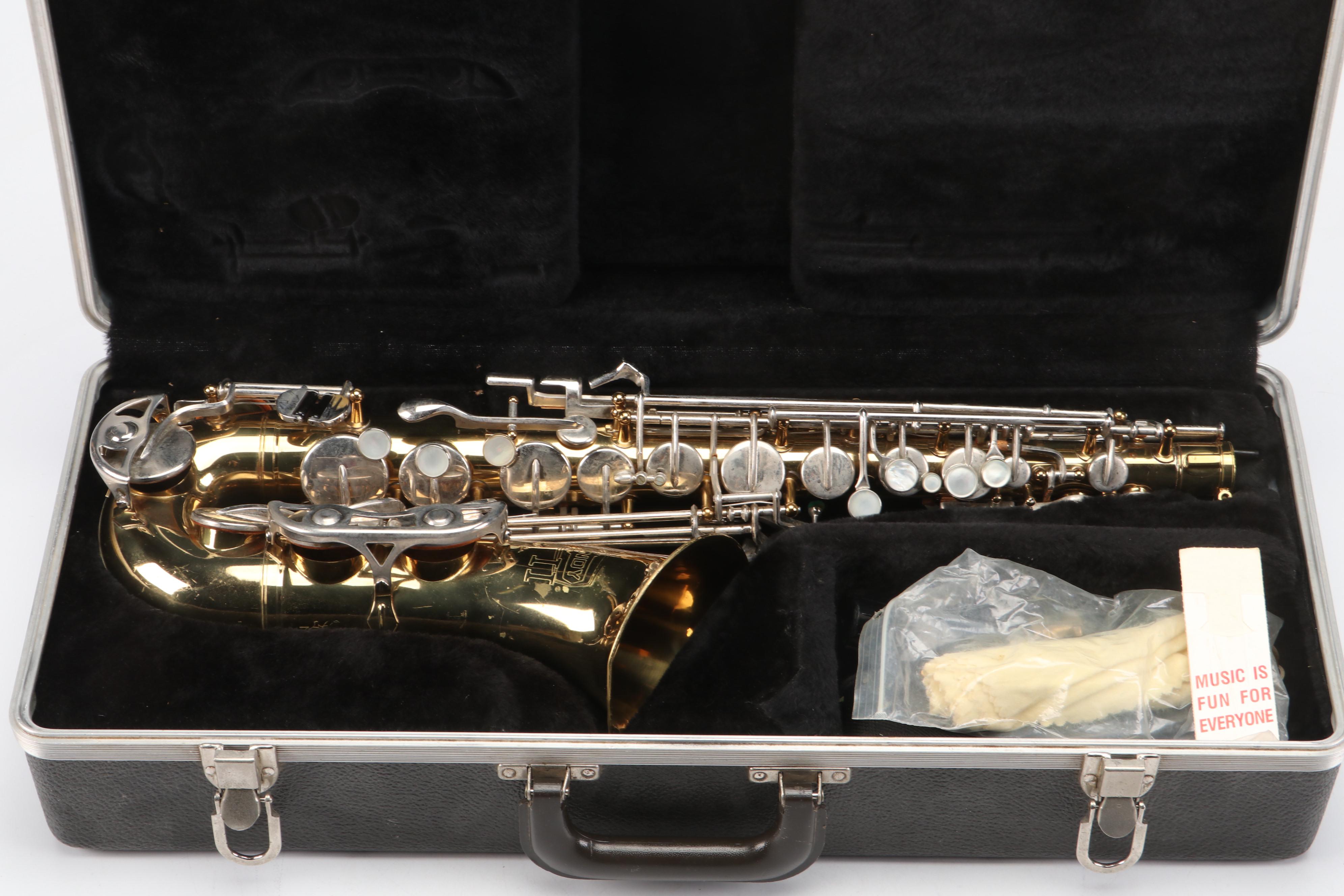 Selmer Bundy II Brass Alto Saxophone with Plastic Case