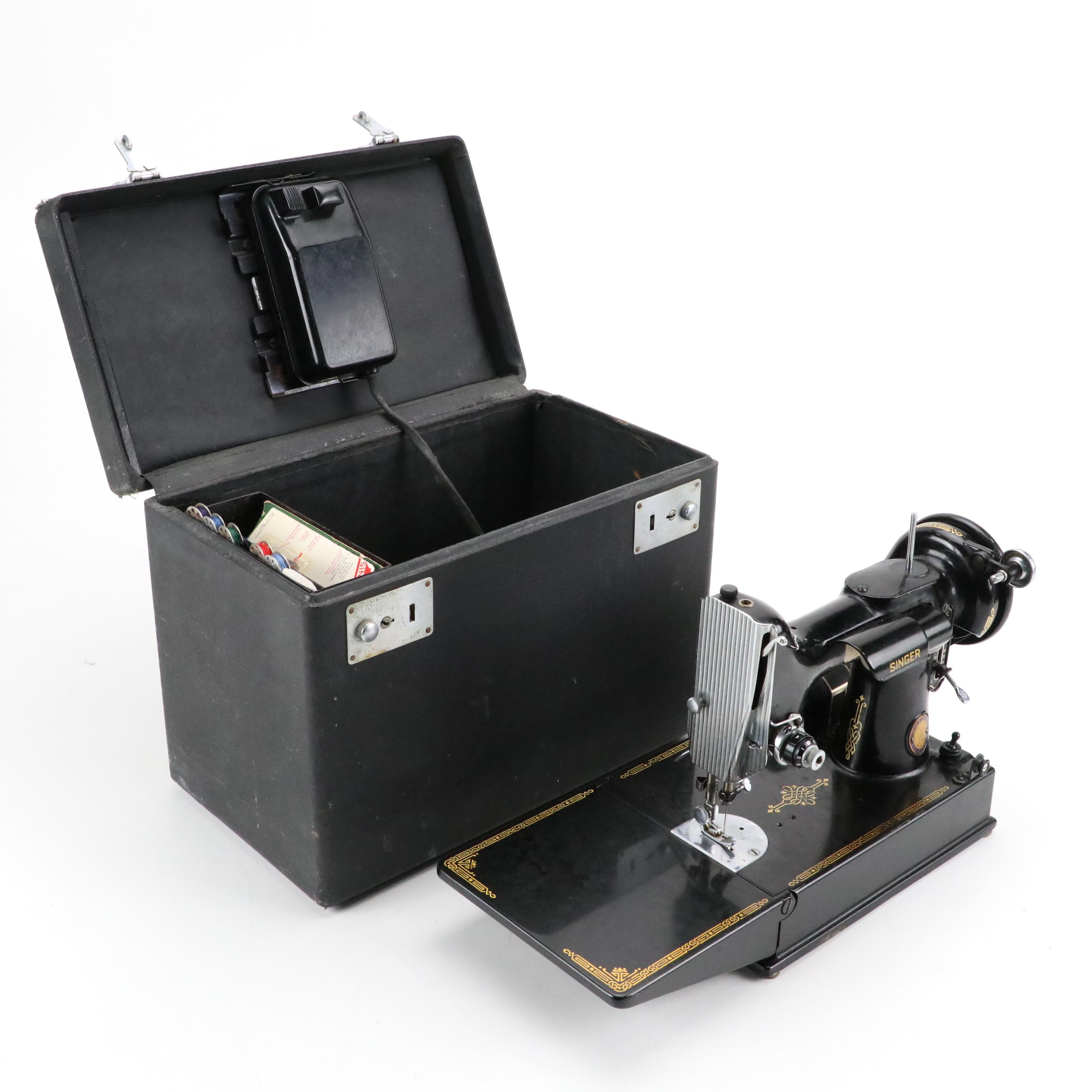 Singer Featherweight Sewing Machine with Case
