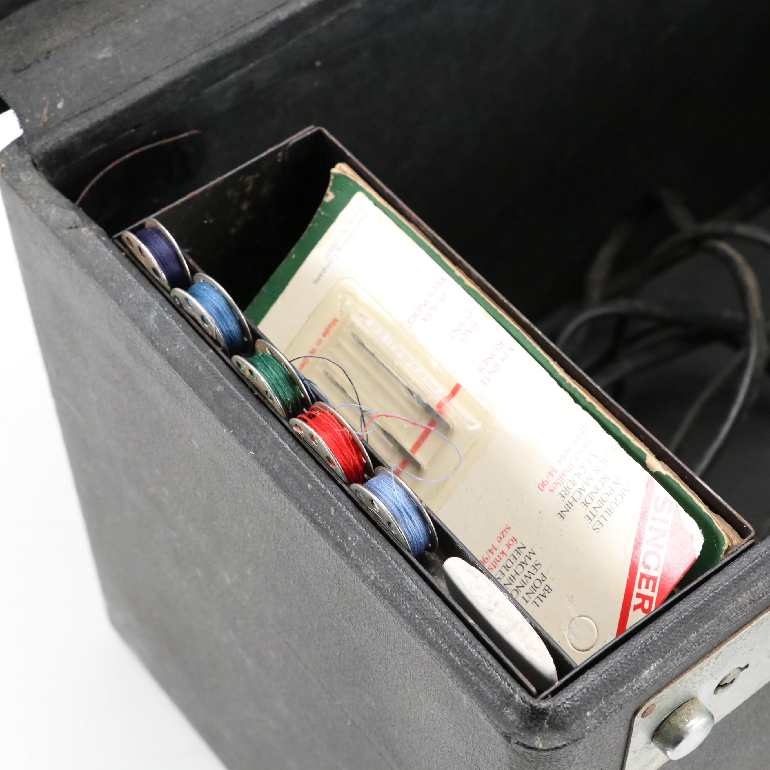 Singer Featherweight Sewing Machine with Case