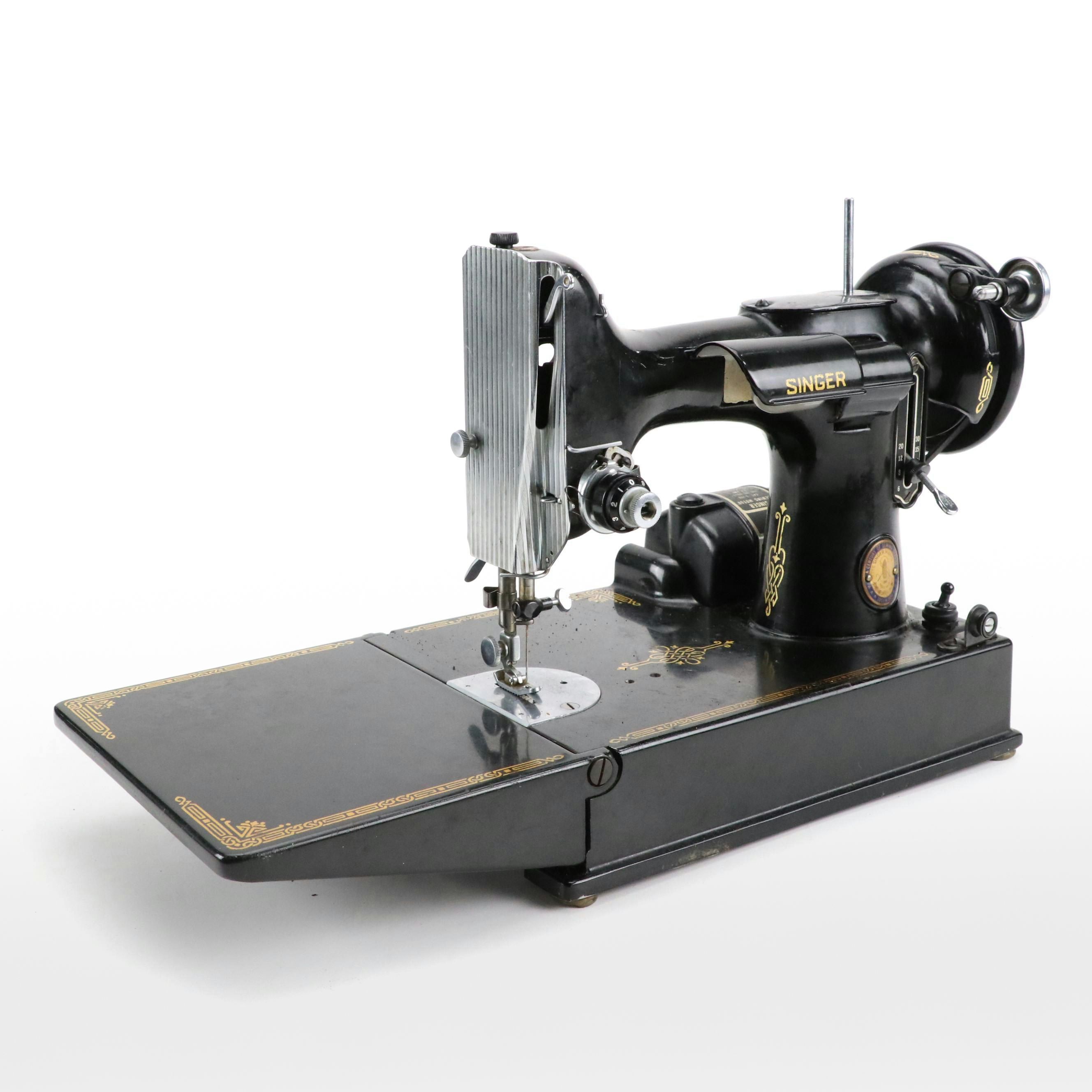 Singer Featherweight Sewing Machine with Case