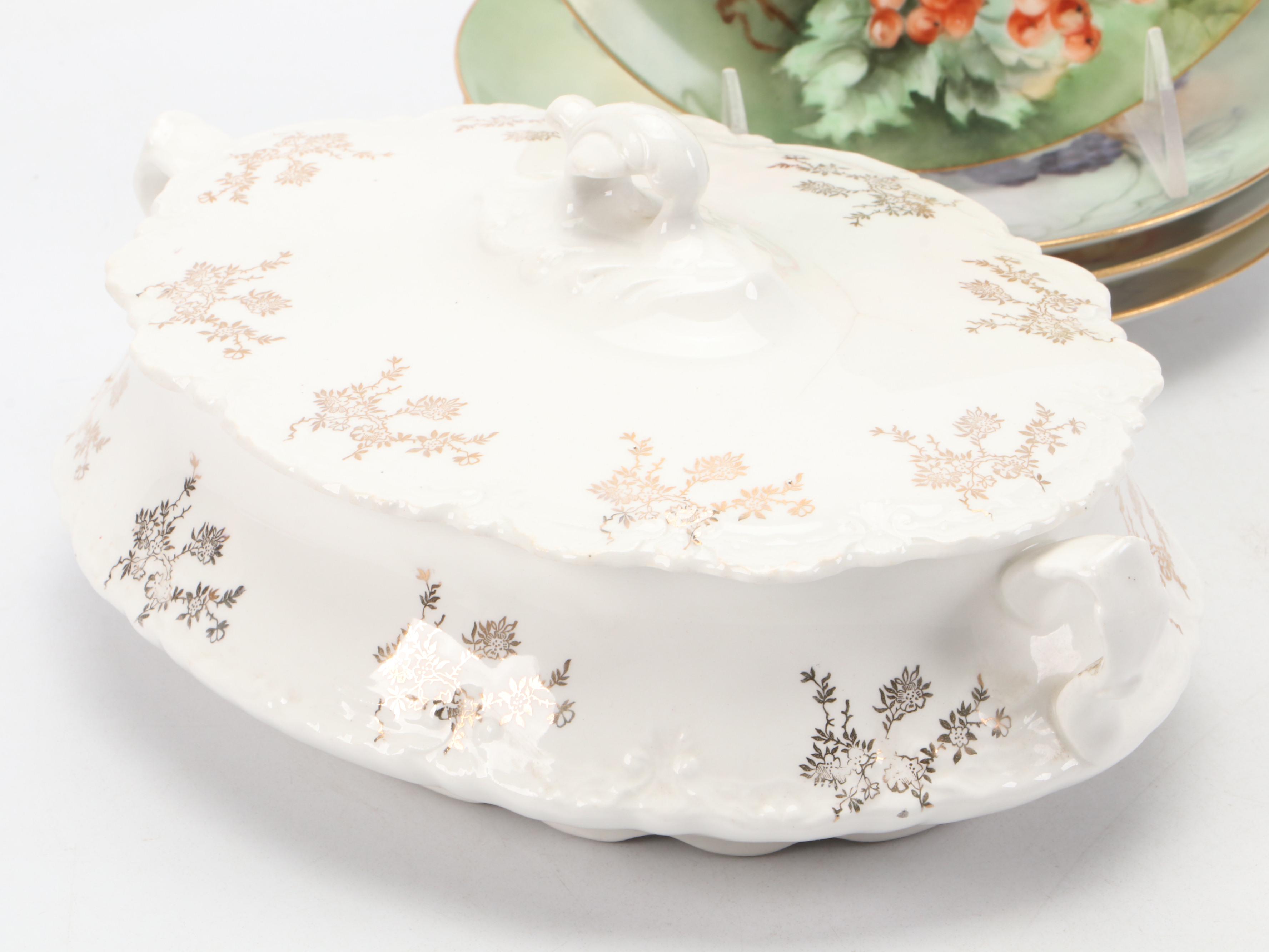 Homer Laughlin "Hudson" Ceramic Oval Covered Vegetable with More Ceramic Décor