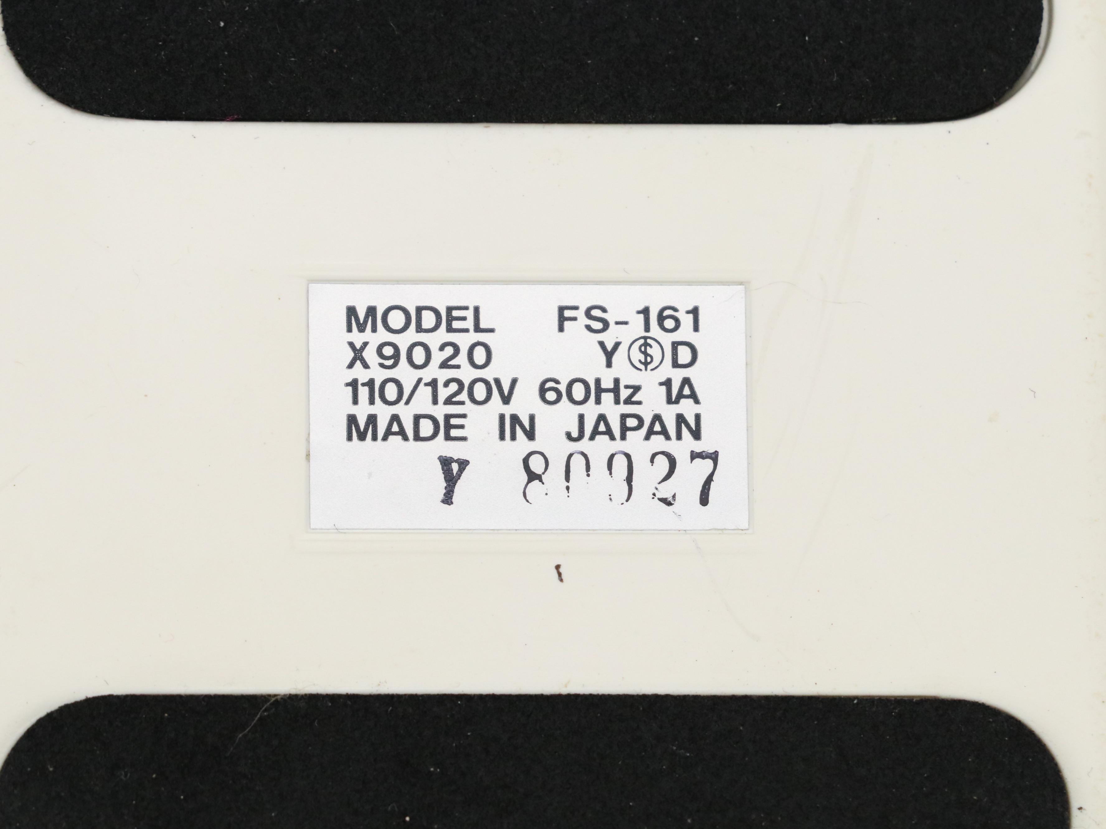 Singer 212 Sewing Machine in Basket with Accessories, 1989-1991