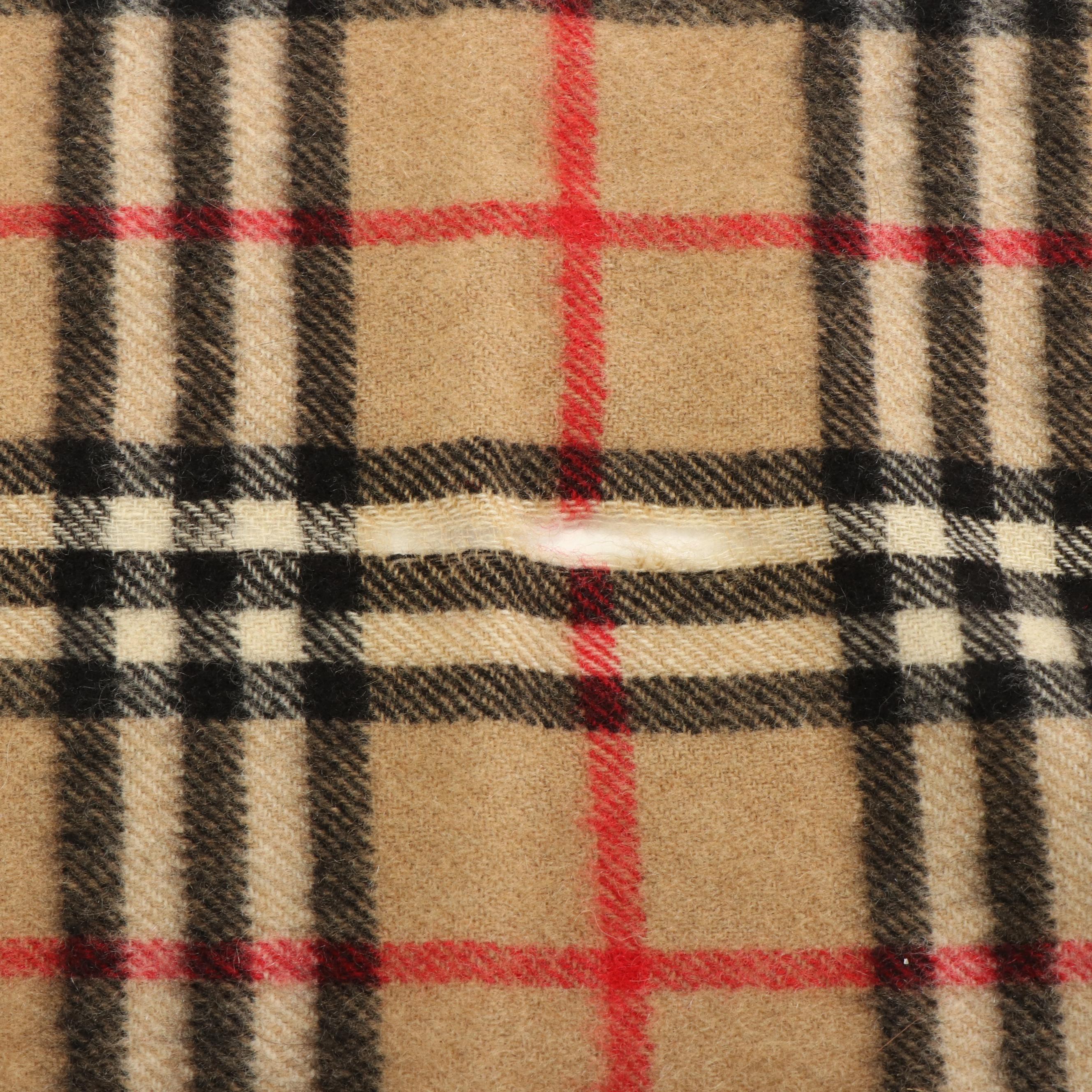 Burberrys Classic House Check Scarf in Cashmere