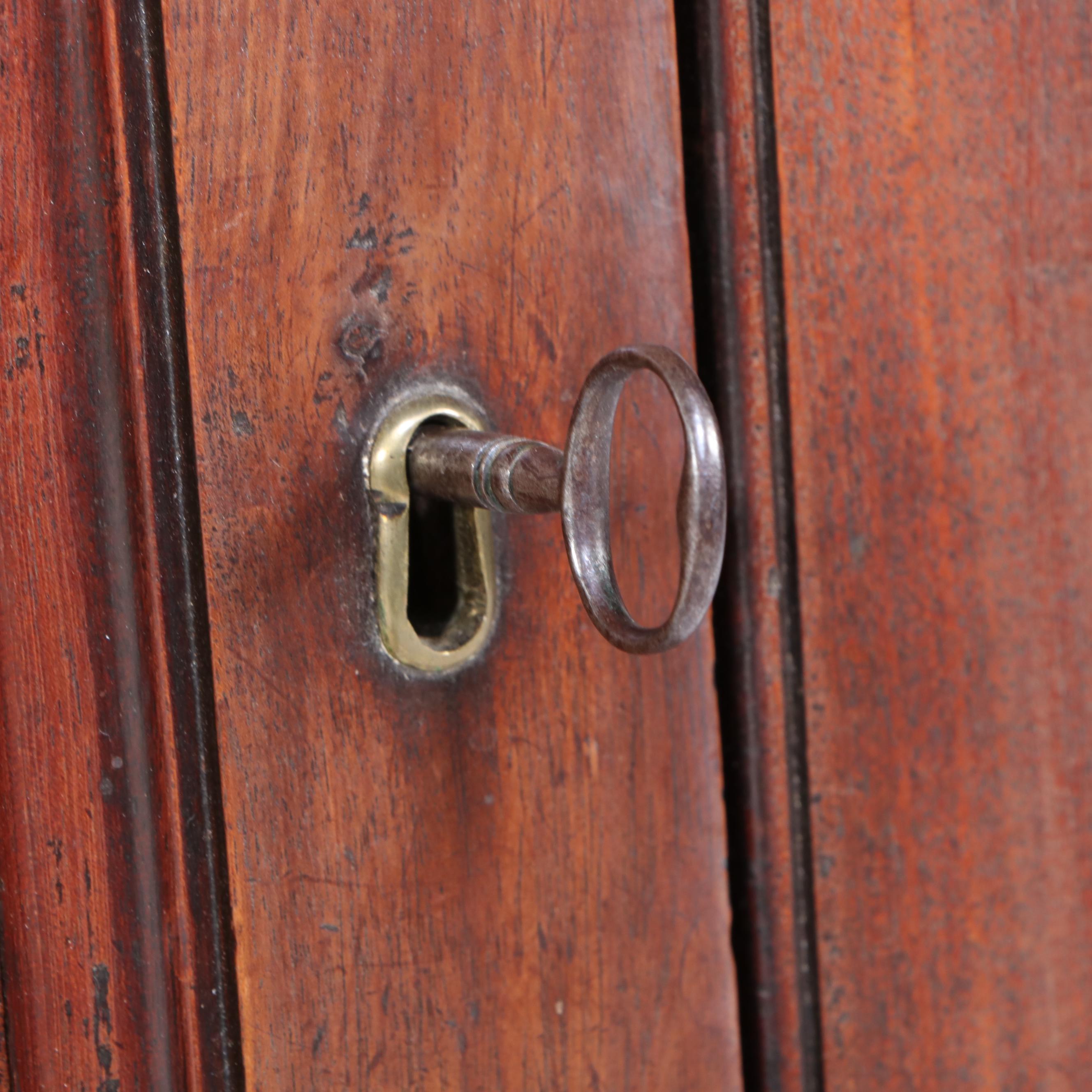 George III Mahogany Hanging Corner Cabinet, Early 19th Century