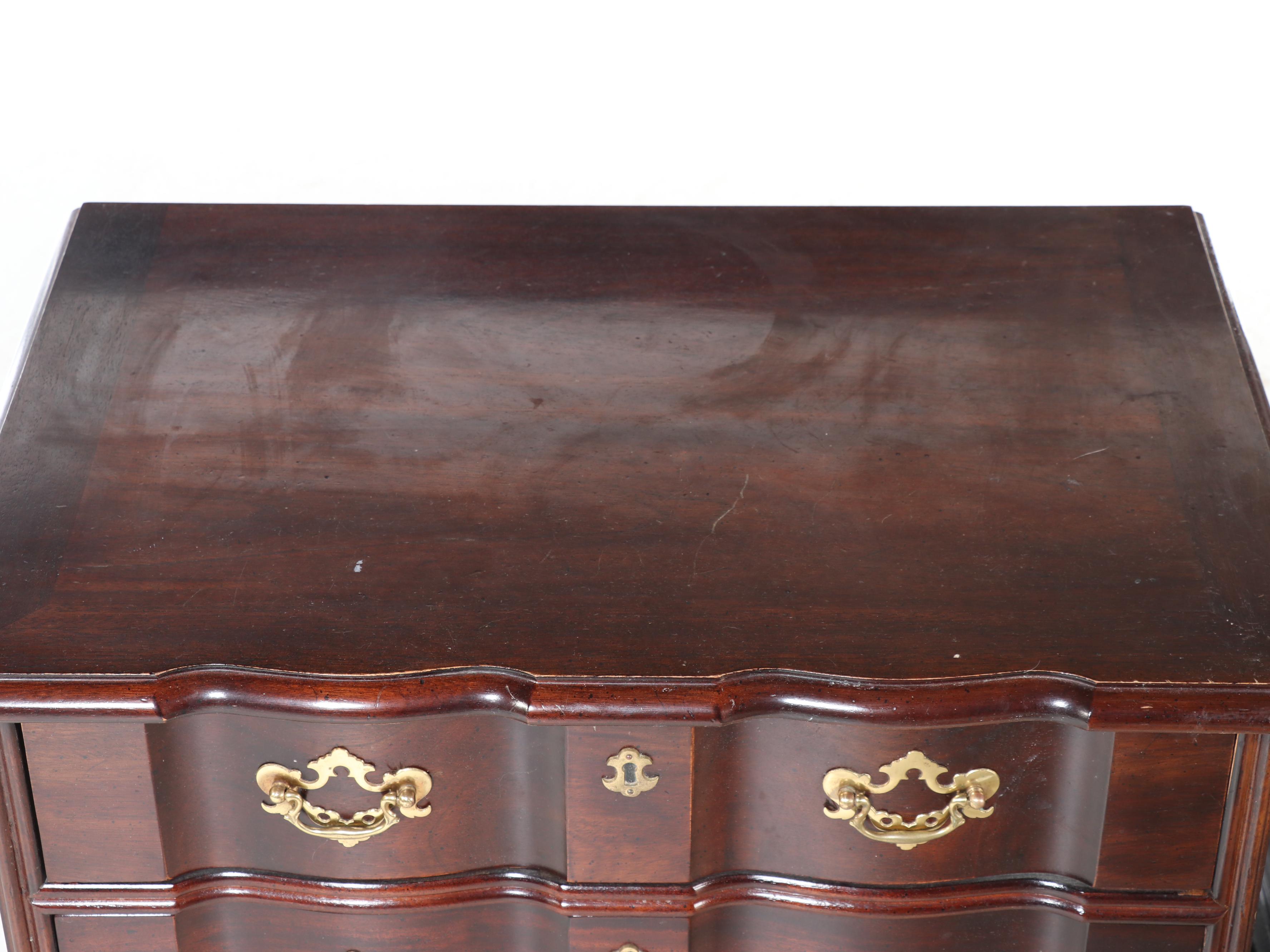 Pair of Henredon's Folio Fourteen Federal Style Block Front Bachelor's Chests