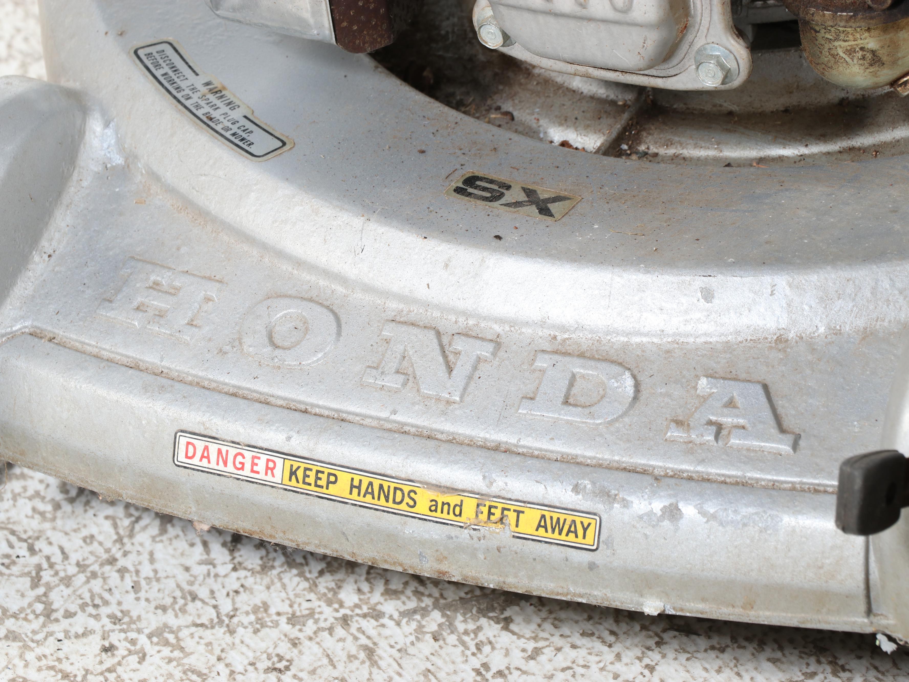 Honda HR214 Gas-Powered Lawnmower