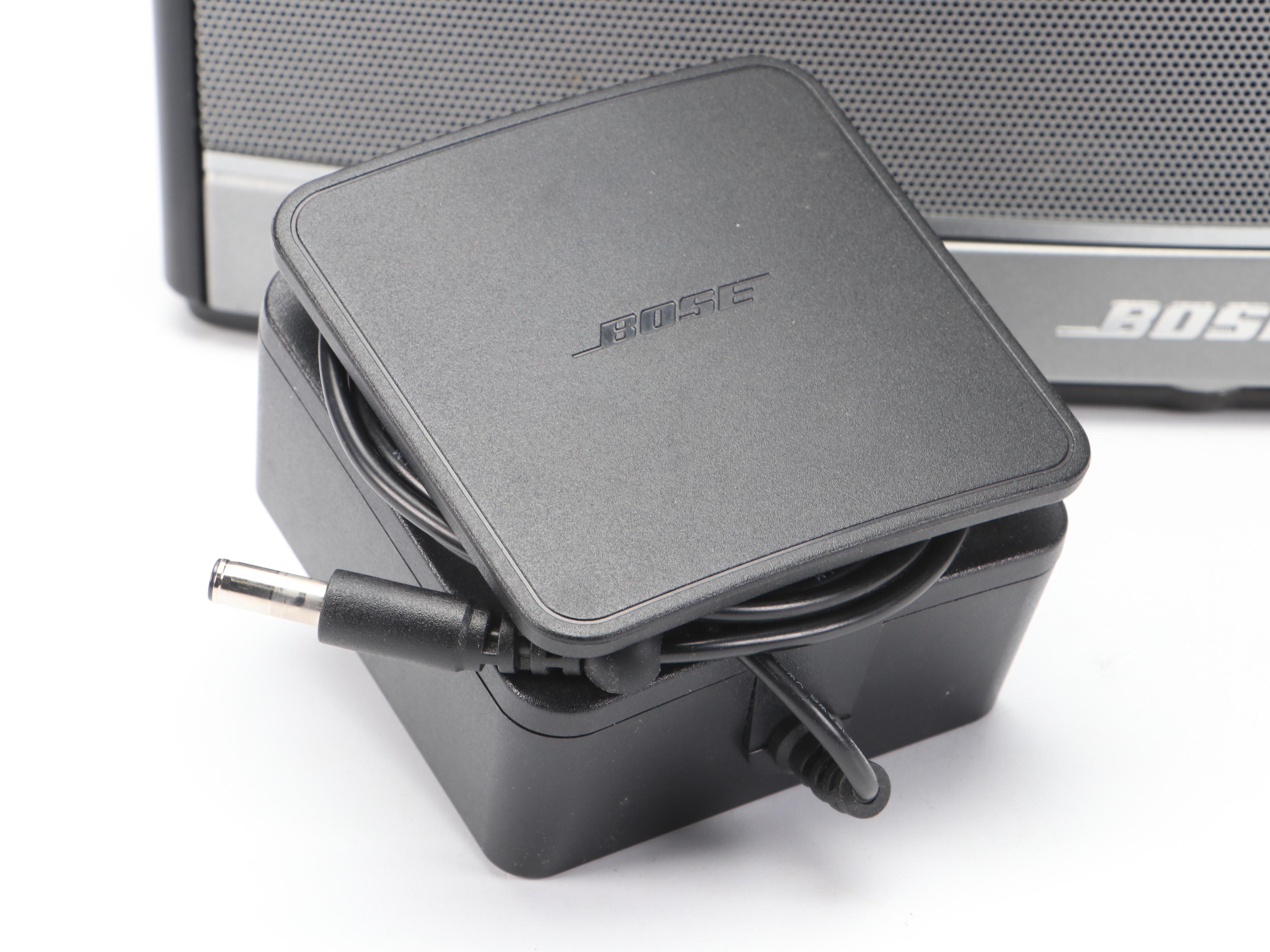 Apple 4GB iPod Nano 3rd Gen with Bose SoundDock Digital Music System