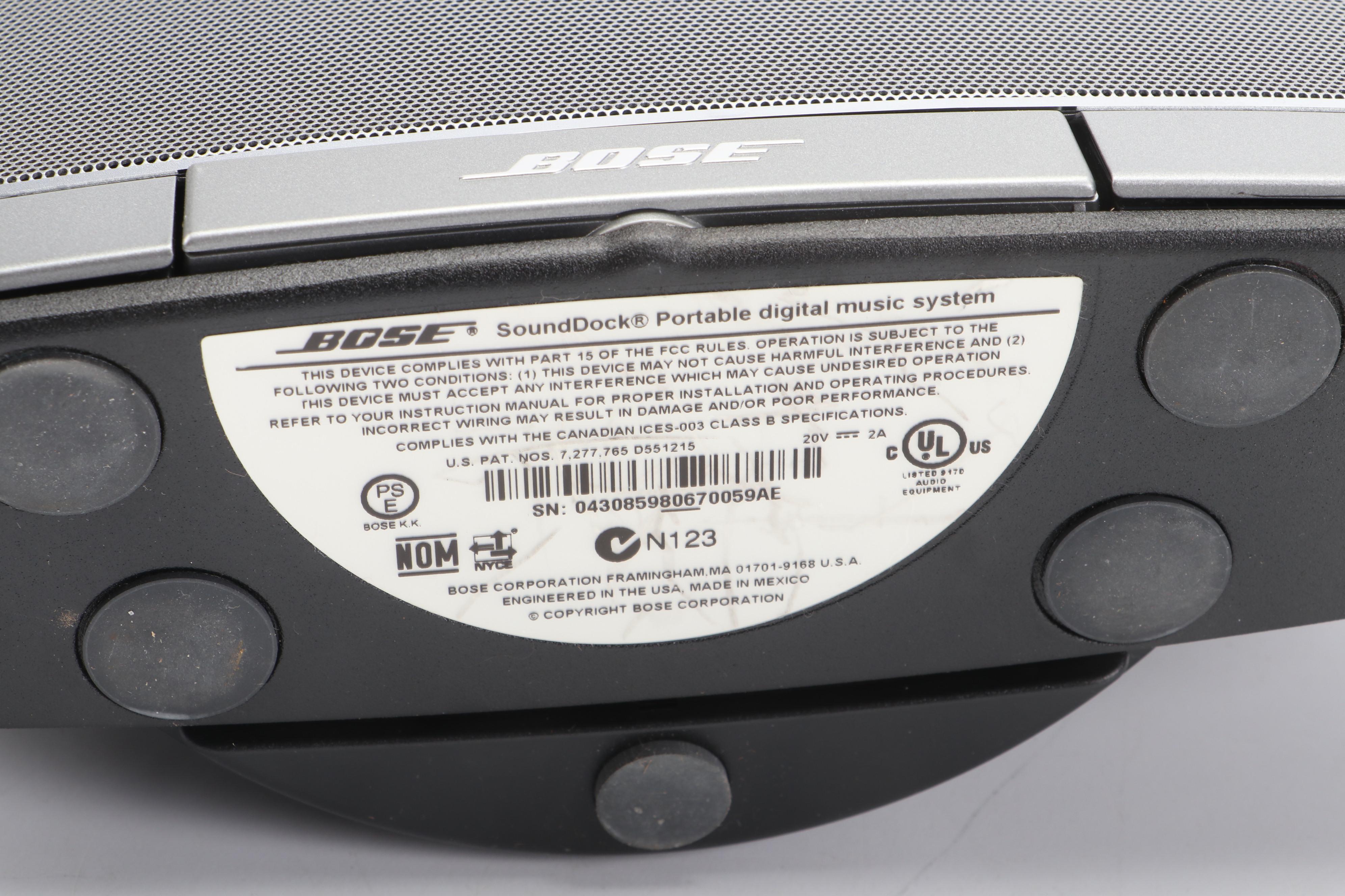 Apple 4GB iPod Nano 3rd Gen with Bose SoundDock Digital Music System