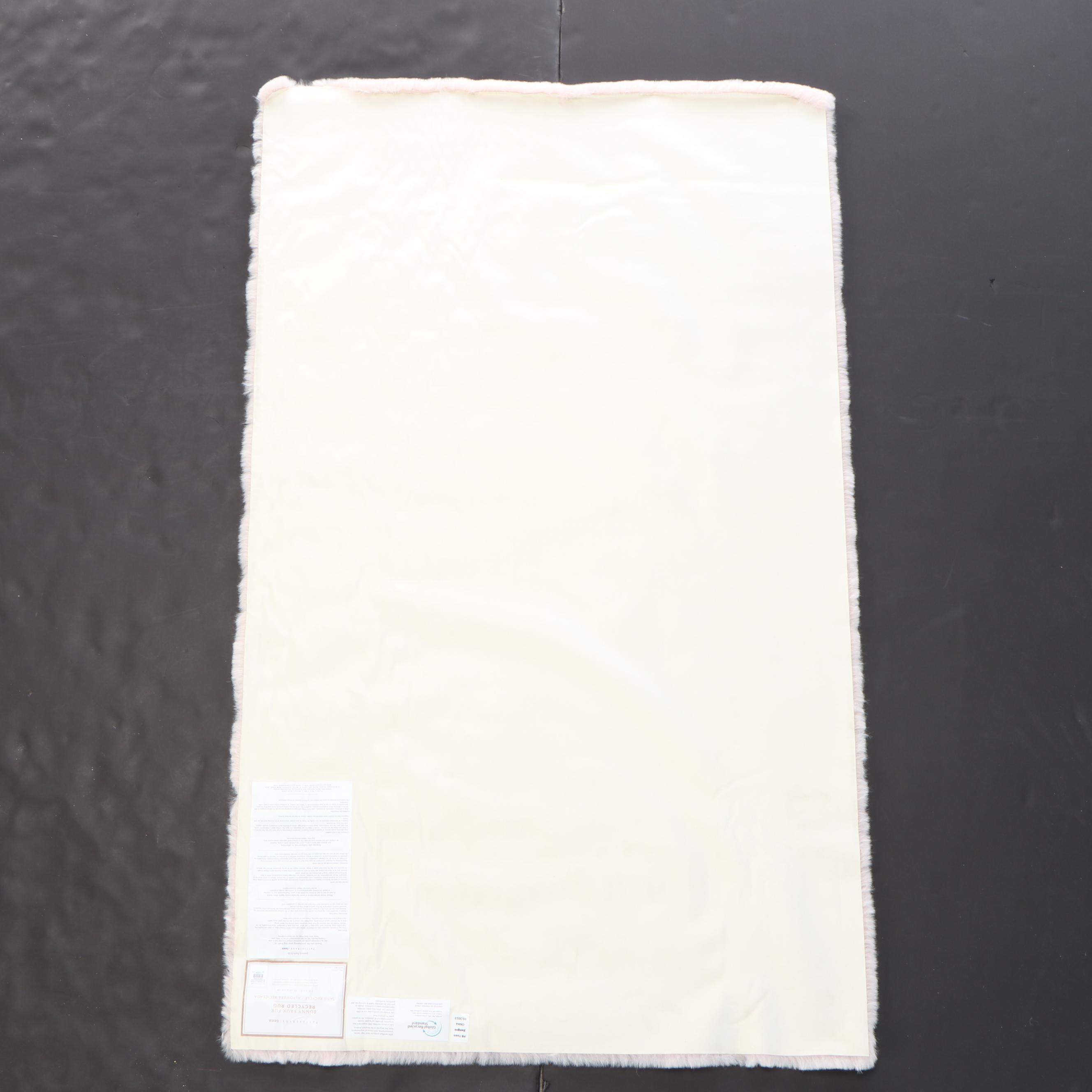 3'1 x 5' Machine Made Pottery Barn Teen Bunny Accent Rug