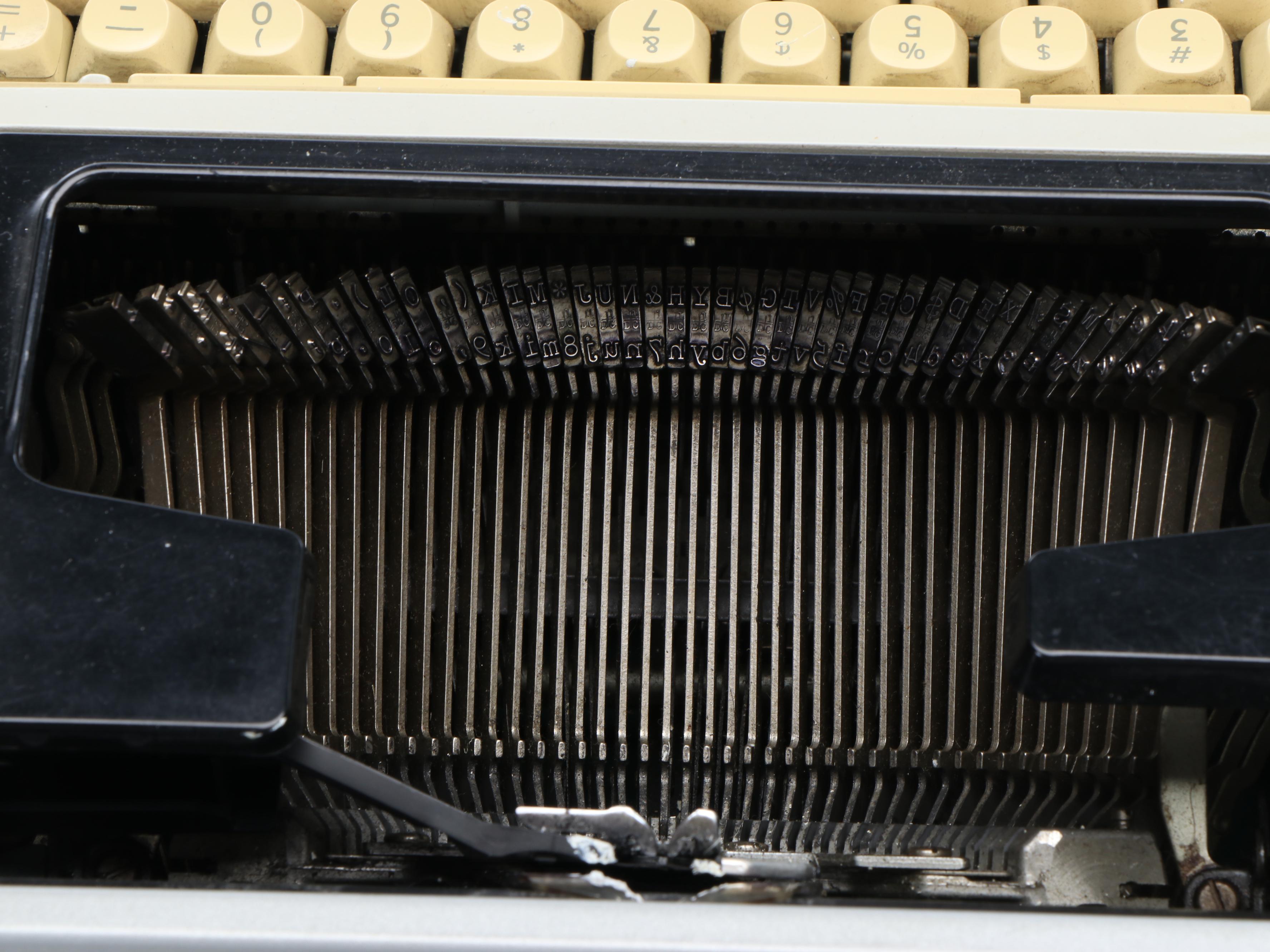 Smith Corona CoronaMatic 2200 Portable Electric Typewriter