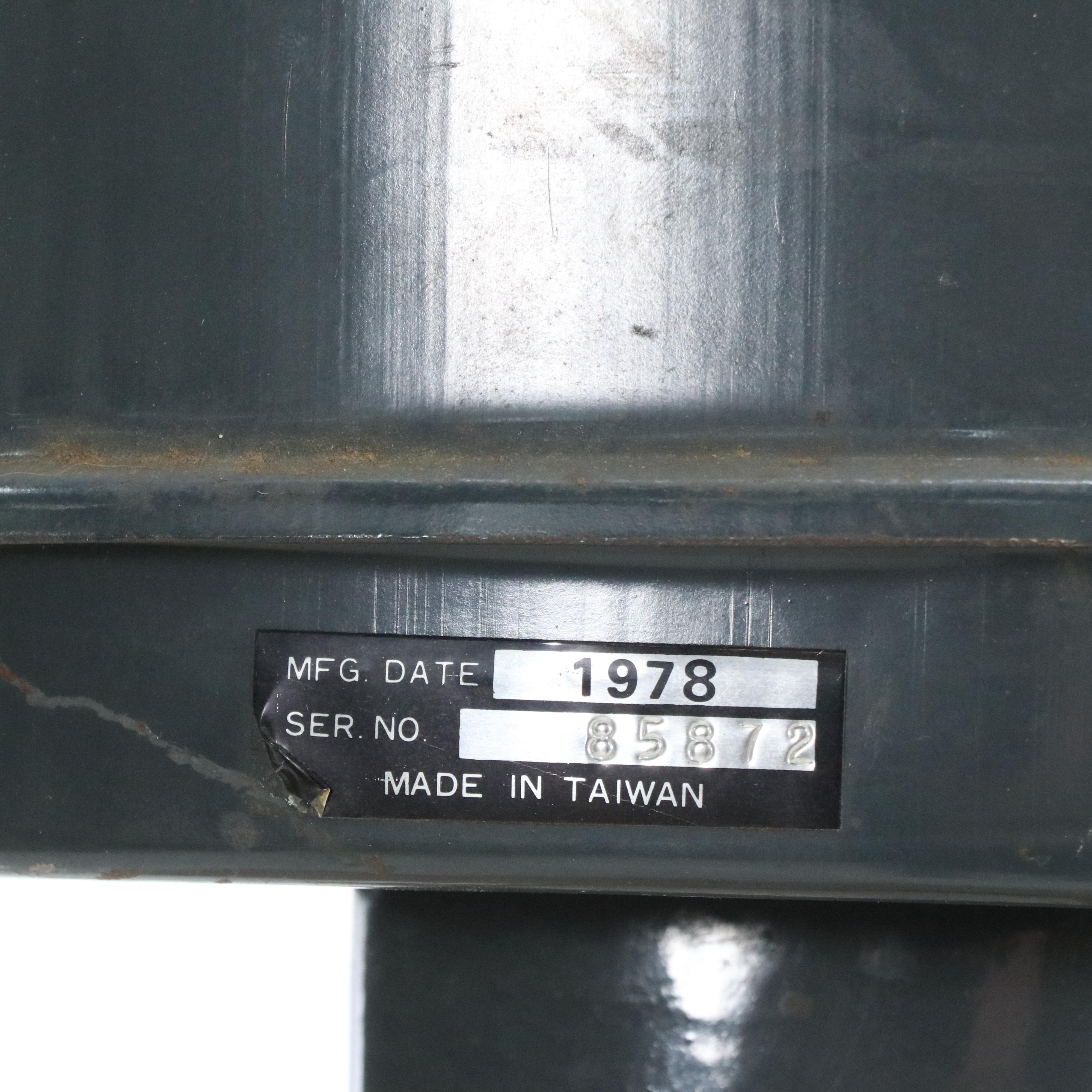 Central Machinery 12-Speed Heavy Duty Bench Top Drill Press, 1978