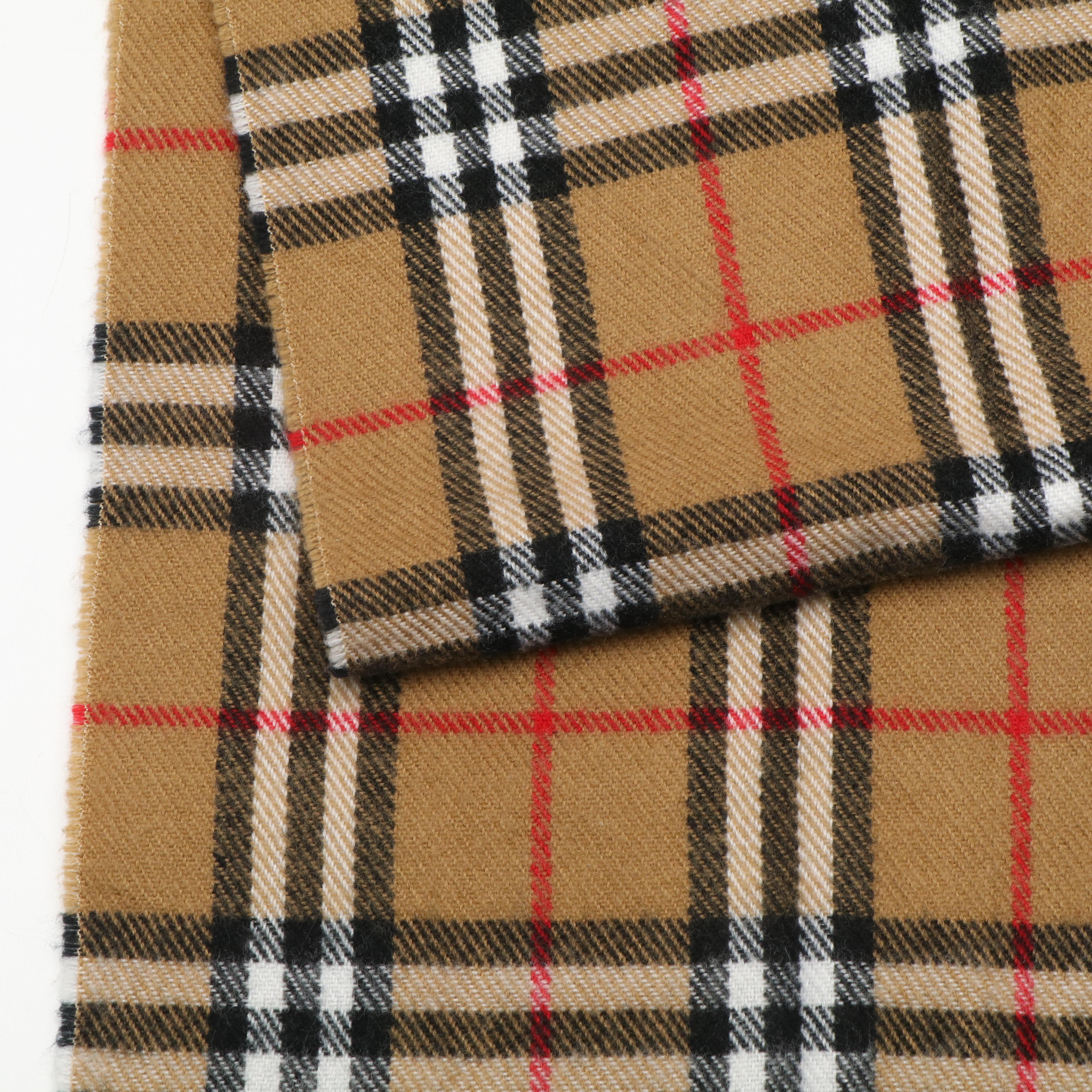 Burberrys of London Classic Lambswool Scarf in Vintage Check