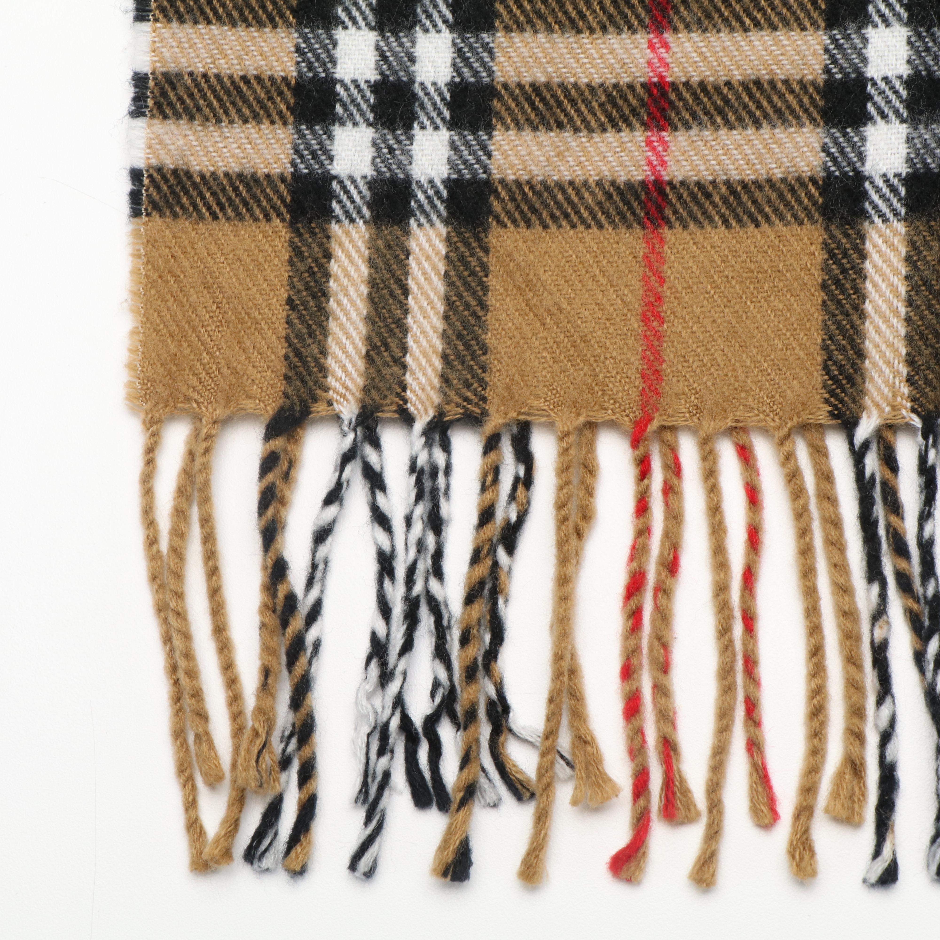 Burberrys of London Classic Lambswool Scarf in Vintage Check