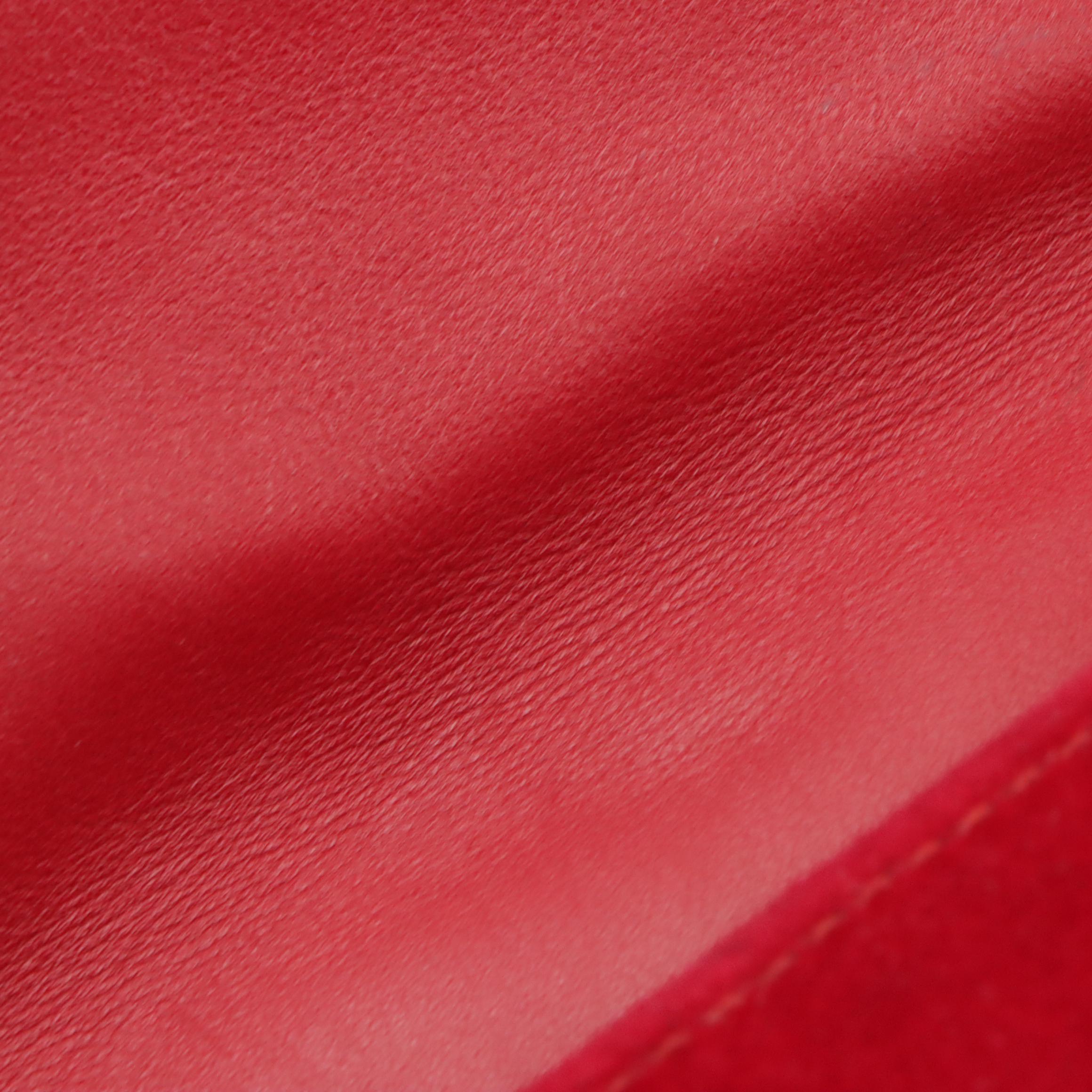 Gucci GG Marmont Flap Crossbody Chain Bag in Matelassé Chevron Red Velvet