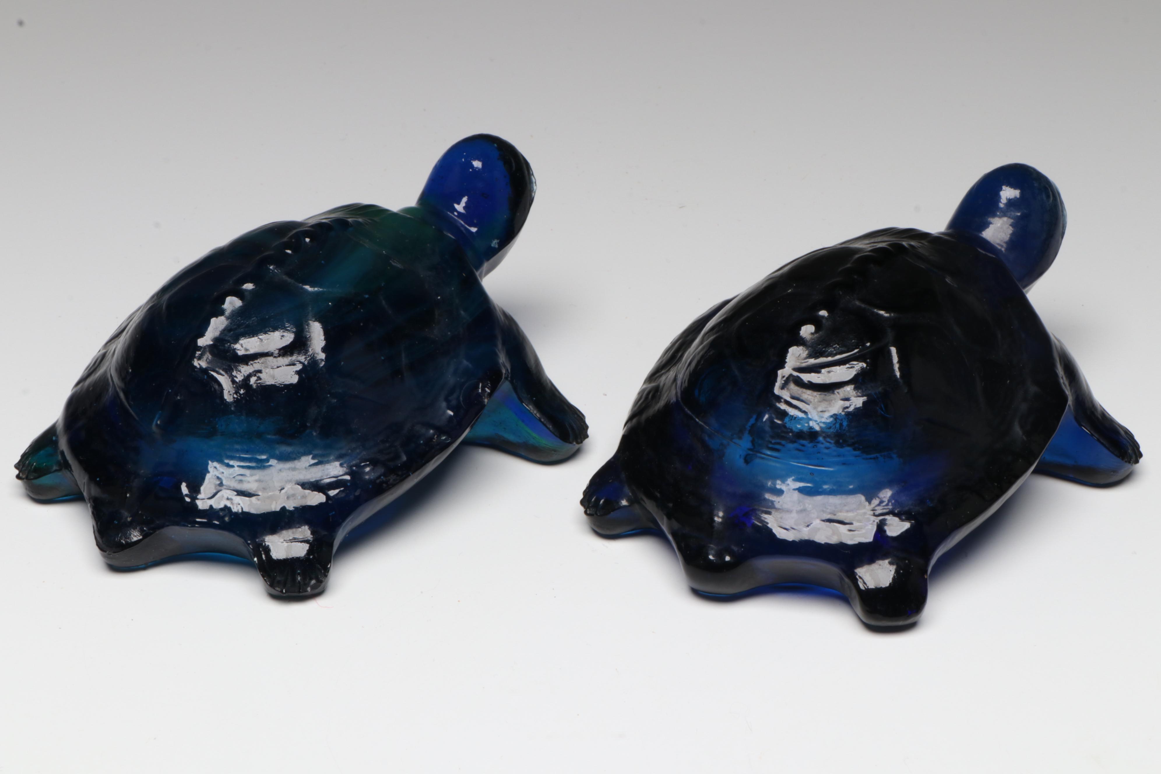 Commemorative Glass 1975 Rose Bowl Plate with Glass Turtle Figurines